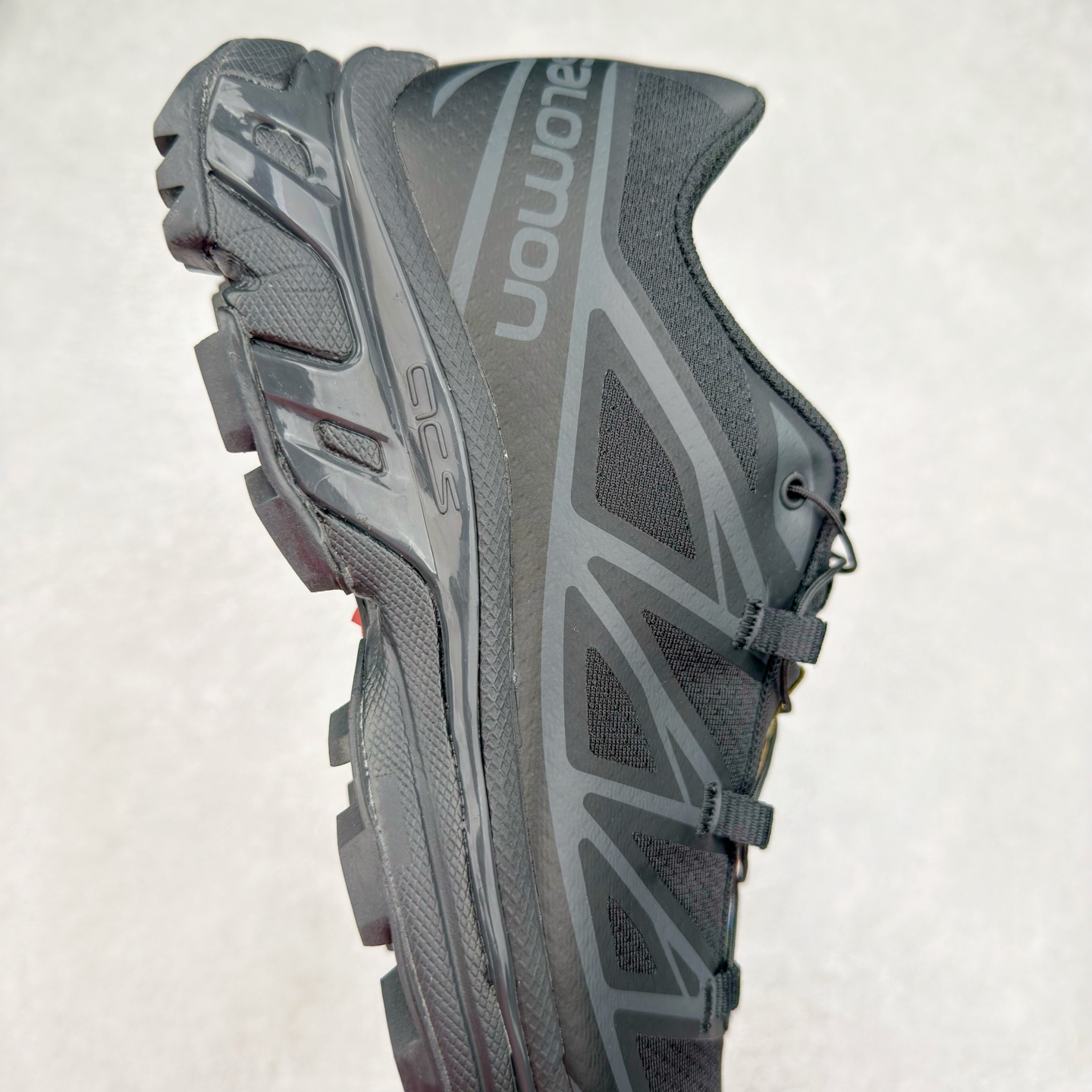 图片[6]-＃纯原福利 Salomon 萨洛蒙 XT-6 复古机能户外跑鞋 这双XT-6 鞋面以锯齿状的包裹系统呈现 在黑色基底之下加入了各种色点缀 内嵌式的袜套设计与 Quicklace 系带系统一道 实现了立体包裹与精准贴合 结合 Contagrip 大底科技 让穿着者可以轻松驾驭户外与通勤下的任何运动生活场景 无缝鞋身户外随意纵横 颜值与脚感兼备 出街通勤 绝对非常吸睛 你值得拥有 尺码：36 36.5 37.5 38 38.5 39 40 40.5 41 42 42.5 43 44 44.5 45-选品中心