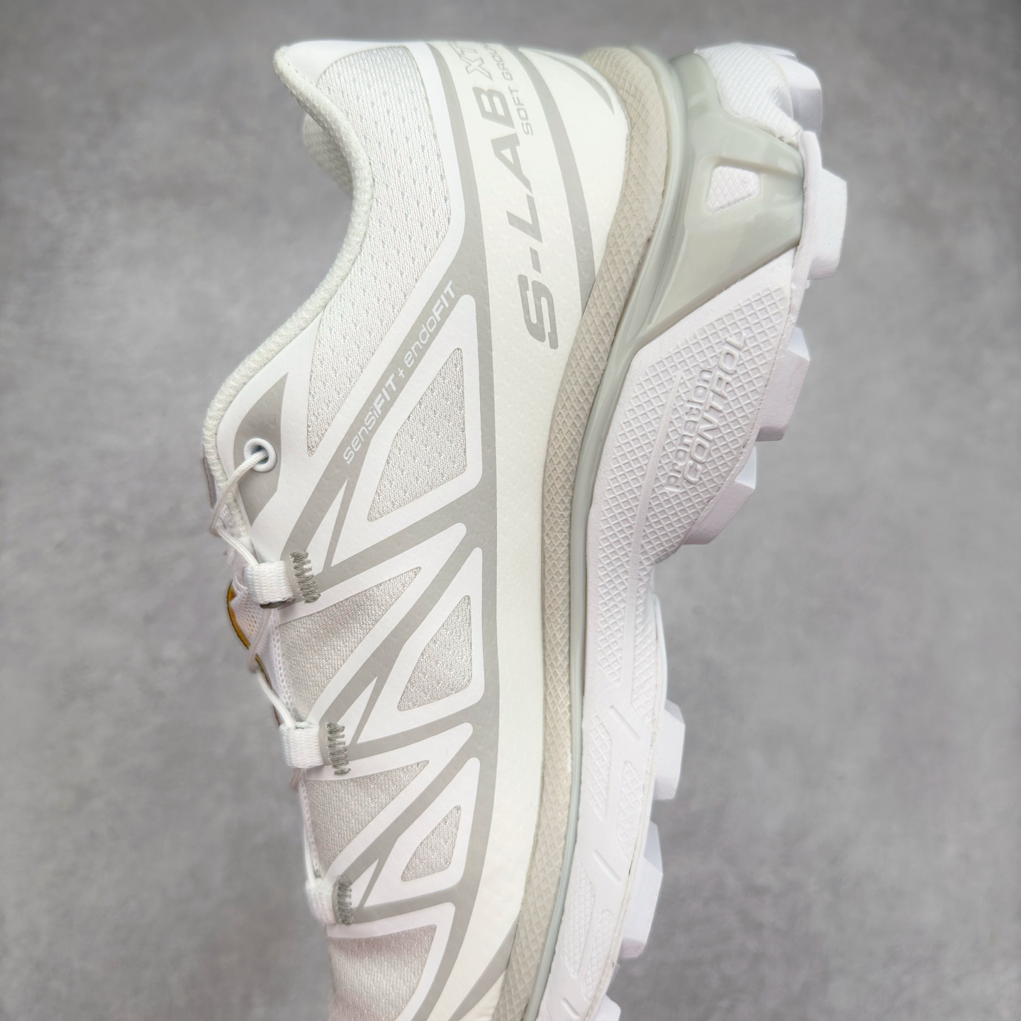 图片[7]-＃纯原福利 Salomon 萨洛蒙 XT-6 复古机能户外跑鞋 这双XT-6 鞋面以锯齿状的包裹系统呈现 在黑色基底之下加入了各种色点缀 内嵌式的袜套设计与 Quicklace 系带系统一道 实现了立体包裹与精准贴合 结合 Contagrip 大底科技 让穿着者可以轻松驾驭户外与通勤下的任何运动生活场景 无缝鞋身户外随意纵横 颜值与脚感兼备 出街通勤 绝对非常吸睛 你值得拥有 尺码：36 36.5 37.5 38 38.5 39 40 40.5 41 42 42.5 43 44 44.5 45-选品中心