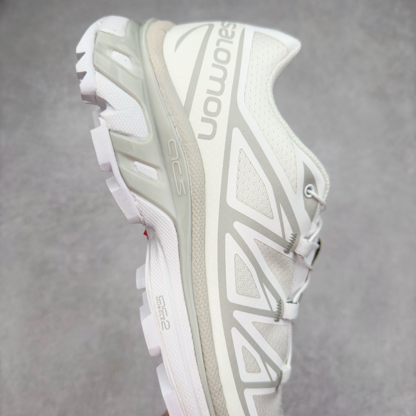 图片[6]-＃纯原福利 Salomon 萨洛蒙 XT-6 复古机能户外跑鞋 这双XT-6 鞋面以锯齿状的包裹系统呈现 在黑色基底之下加入了各种色点缀 内嵌式的袜套设计与 Quicklace 系带系统一道 实现了立体包裹与精准贴合 结合 Contagrip 大底科技 让穿着者可以轻松驾驭户外与通勤下的任何运动生活场景 无缝鞋身户外随意纵横 颜值与脚感兼备 出街通勤 绝对非常吸睛 你值得拥有 尺码：36 36.5 37.5 38 38.5 39 40 40.5 41 42 42.5 43 44 44.5 45-选品中心