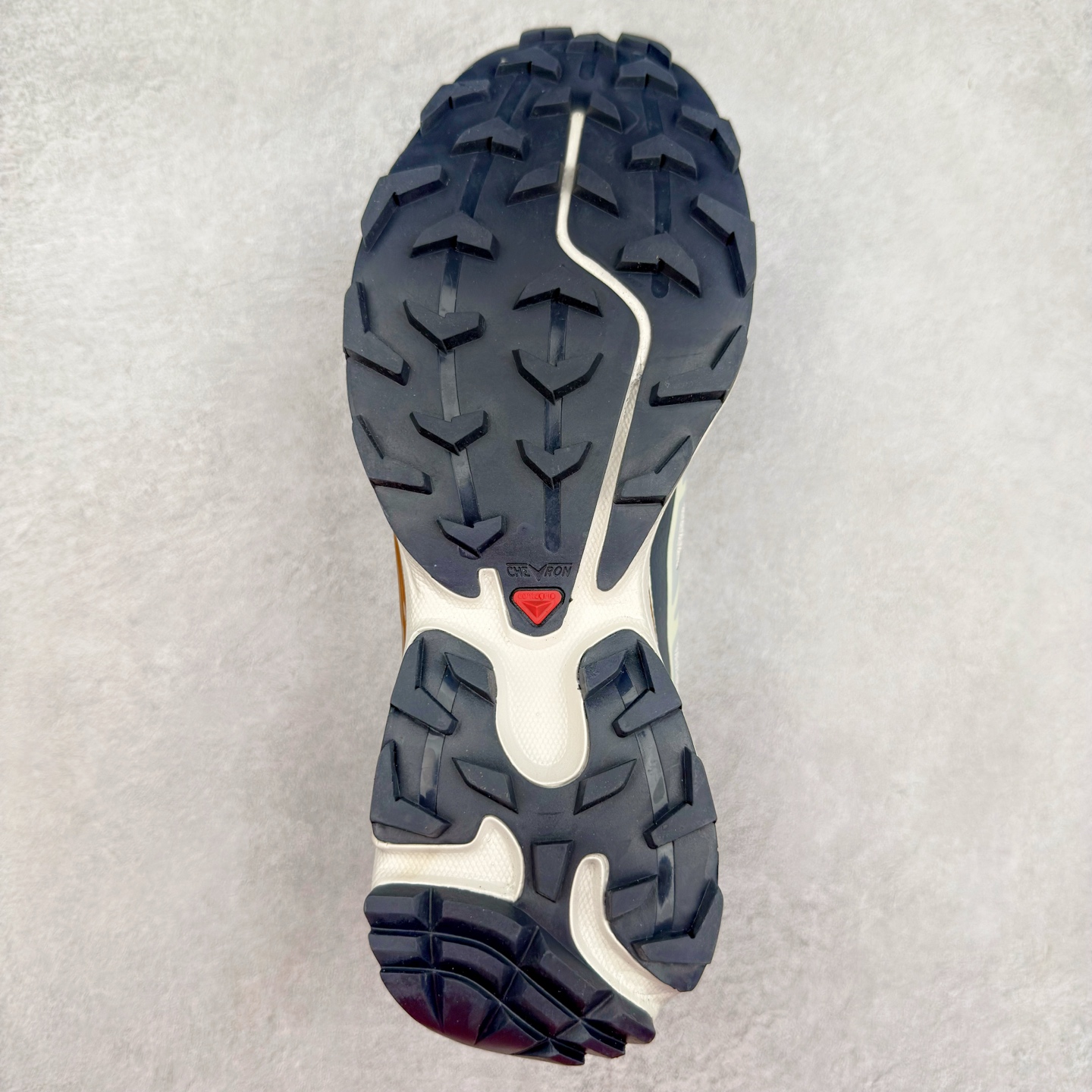 图片[9]-＃纯原福利 Salomon 萨洛蒙 XT-6 复古机能户外跑鞋 这双XT-6 鞋面以锯齿状的包裹系统呈现 在黑色基底之下加入了各种色点缀 内嵌式的袜套设计与 Quicklace 系带系统一道 实现了立体包裹与精准贴合 结合 Contagrip 大底科技 让穿着者可以轻松驾驭户外与通勤下的任何运动生活场景 无缝鞋身户外随意纵横 颜值与脚感兼备 出街通勤 绝对非常吸睛 你值得拥有 尺码：36 36.5 37.5 38 38.5 39 40 40.5 41 42 42.5 43 44 44.5 45-选品中心