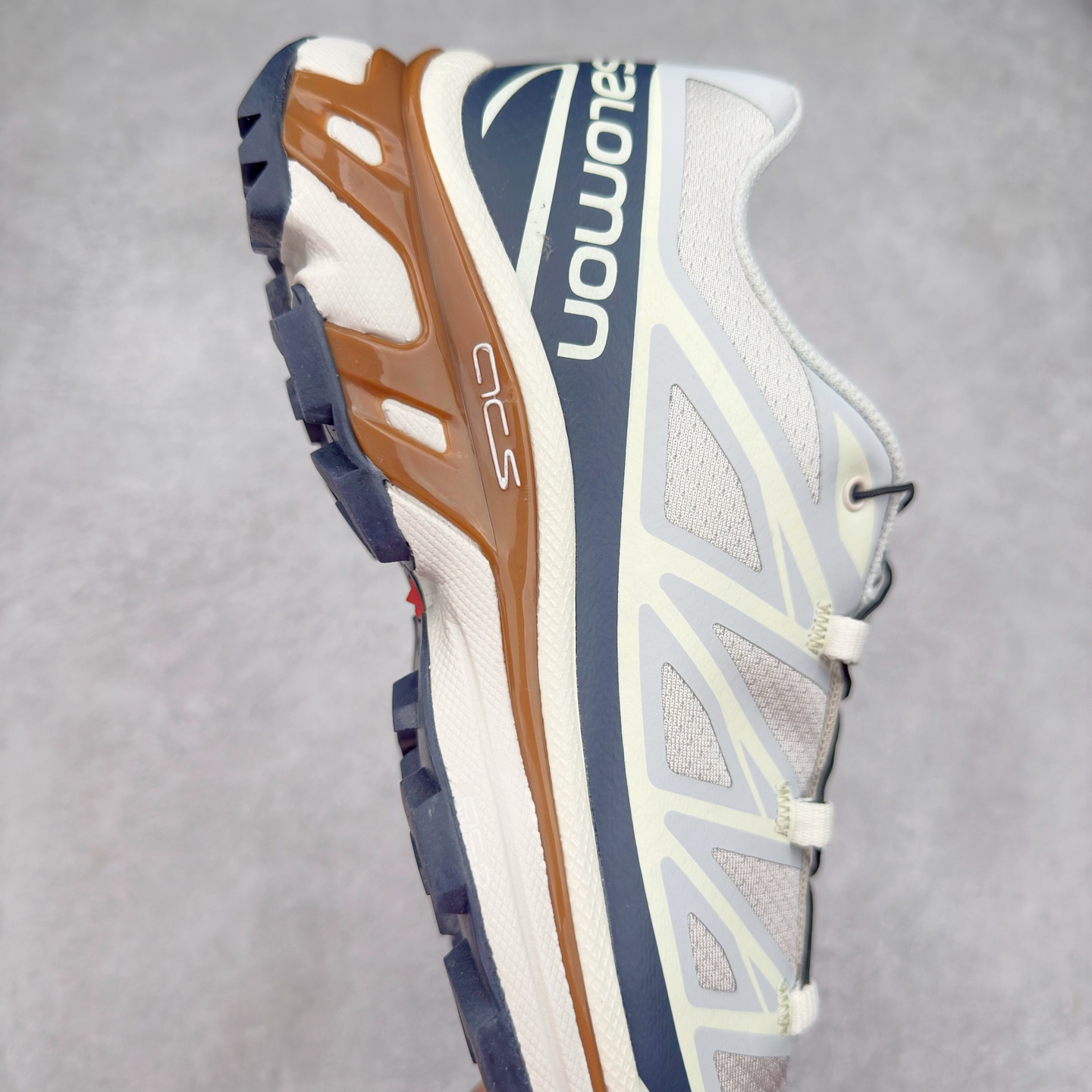 图片[6]-＃纯原福利 Salomon 萨洛蒙 XT-6 复古机能户外跑鞋 这双XT-6 鞋面以锯齿状的包裹系统呈现 在黑色基底之下加入了各种色点缀 内嵌式的袜套设计与 Quicklace 系带系统一道 实现了立体包裹与精准贴合 结合 Contagrip 大底科技 让穿着者可以轻松驾驭户外与通勤下的任何运动生活场景 无缝鞋身户外随意纵横 颜值与脚感兼备 出街通勤 绝对非常吸睛 你值得拥有 尺码：36 36.5 37.5 38 38.5 39 40 40.5 41 42 42.5 43 44 44.5 45-选品中心