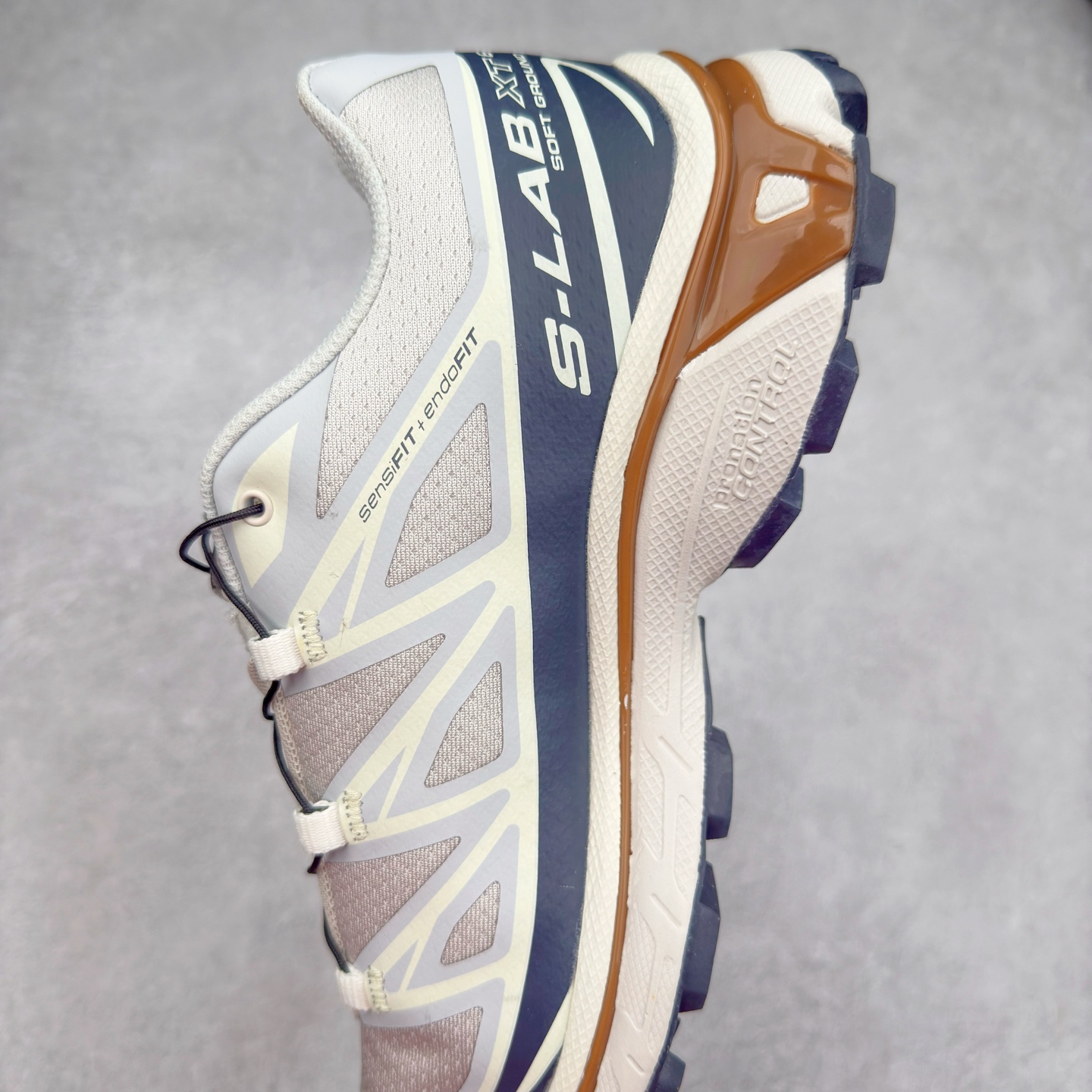 图片[7]-＃纯原福利 Salomon 萨洛蒙 XT-6 复古机能户外跑鞋 这双XT-6 鞋面以锯齿状的包裹系统呈现 在黑色基底之下加入了各种色点缀 内嵌式的袜套设计与 Quicklace 系带系统一道 实现了立体包裹与精准贴合 结合 Contagrip 大底科技 让穿着者可以轻松驾驭户外与通勤下的任何运动生活场景 无缝鞋身户外随意纵横 颜值与脚感兼备 出街通勤 绝对非常吸睛 你值得拥有 尺码：36 36.5 37.5 38 38.5 39 40 40.5 41 42 42.5 43 44 44.5 45-选品中心