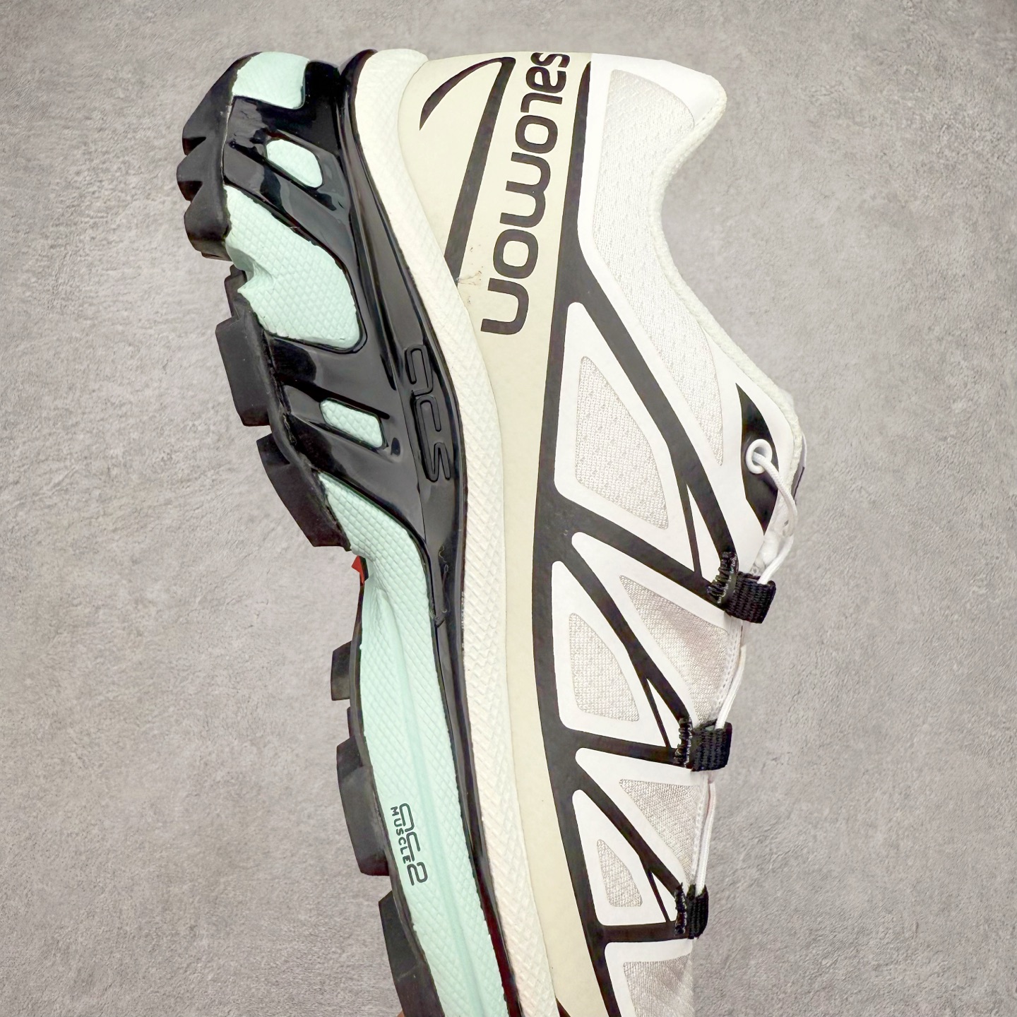 图片[6]-＃纯原福利 Salomon 萨洛蒙 XT-6 复古机能户外跑鞋 这双XT-6 鞋面以锯齿状的包裹系统呈现 在黑色基底之下加入了各种色点缀 内嵌式的袜套设计与 Quicklace 系带系统一道 实现了立体包裹与精准贴合 结合 Contagrip 大底科技 让穿着者可以轻松驾驭户外与通勤下的任何运动生活场景 无缝鞋身户外随意纵横 颜值与脚感兼备 出街通勤 绝对非常吸睛 你值得拥有 尺码：36 36.5 37.5 38 38.5 39 40 40.5 41 42 42.5 43 44 44.5 45-选品中心