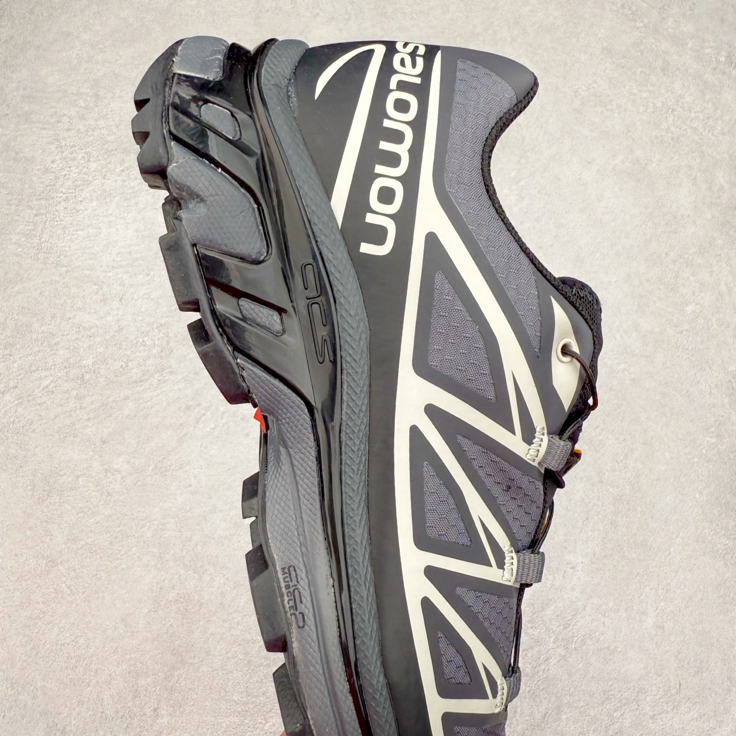 图片[6]-＃纯原福利 Salomon 萨洛蒙 XT-6 复古机能户外跑鞋 这双XT-6 鞋面以锯齿状的包裹系统呈现 在黑色基底之下加入了各种色点缀 内嵌式的袜套设计与 Quicklace 系带系统一道 实现了立体包裹与精准贴合 结合 Contagrip 大底科技 让穿着者可以轻松驾驭户外与通勤下的任何运动生活场景 无缝鞋身户外随意纵横 颜值与脚感兼备 出街通勤 绝对非常吸睛 你值得拥有 尺码：36 36.5 37.5 38 38.5 39 40 40.5 41 42 42.5 43 44 44.5 45-选品中心