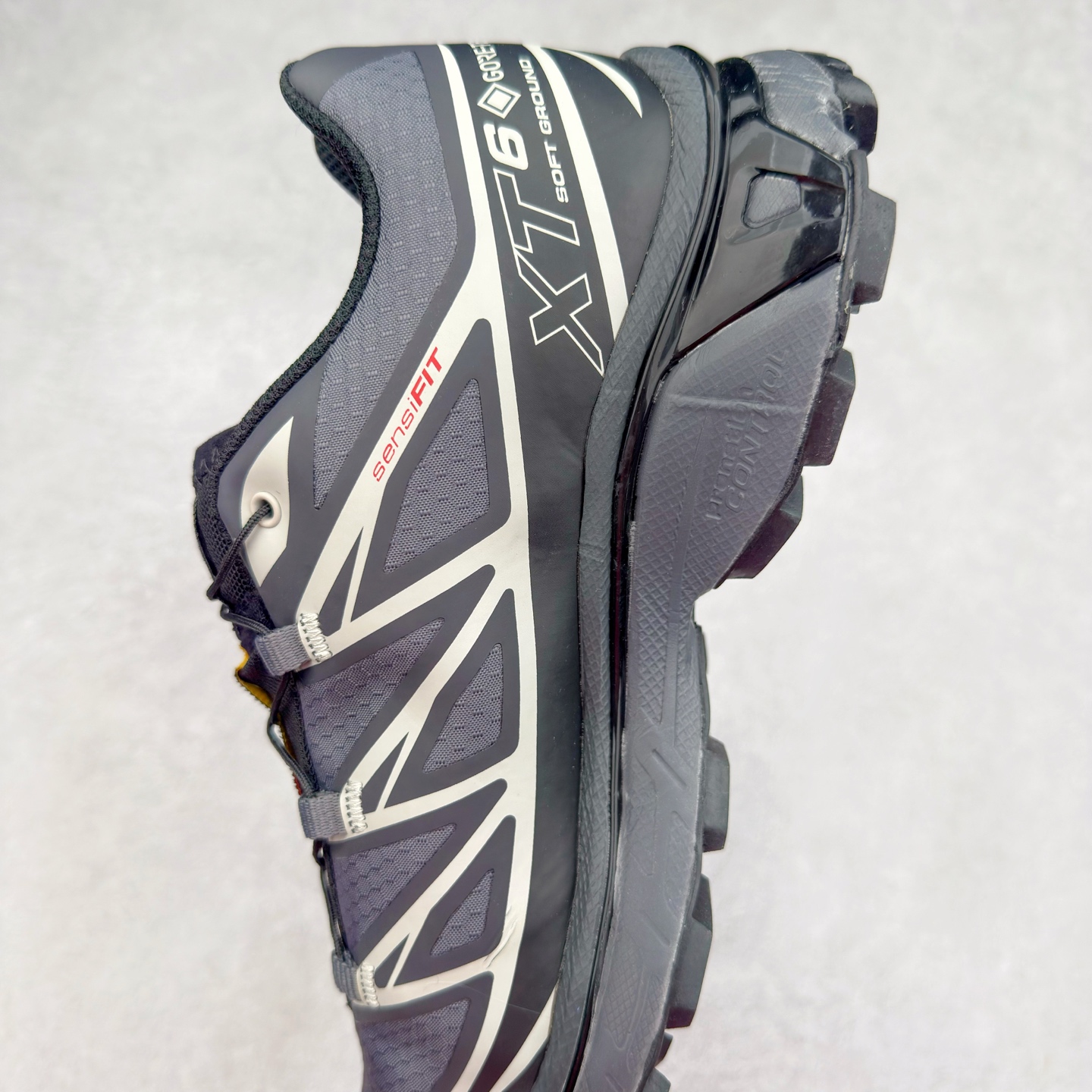 图片[7]-＃纯原福利 Salomon 萨洛蒙 XT-6 复古机能户外跑鞋 这双XT-6 鞋面以锯齿状的包裹系统呈现 在黑色基底之下加入了各种色点缀 内嵌式的袜套设计与 Quicklace 系带系统一道 实现了立体包裹与精准贴合 结合 Contagrip 大底科技 让穿着者可以轻松驾驭户外与通勤下的任何运动生活场景 无缝鞋身户外随意纵横 颜值与脚感兼备 出街通勤 绝对非常吸睛 你值得拥有 尺码：36 36.5 37.5 38 38.5 39 40 40.5 41 42 42.5 43 44 44.5 45-选品中心