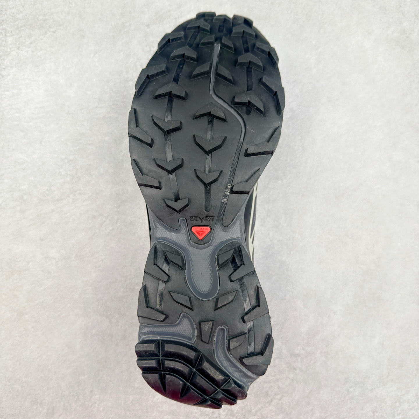 图片[9]-＃纯原福利 Salomon 萨洛蒙 XT-6 复古机能户外跑鞋 这双XT-6 鞋面以锯齿状的包裹系统呈现 在黑色基底之下加入了各种色点缀 内嵌式的袜套设计与 Quicklace 系带系统一道 实现了立体包裹与精准贴合 结合 Contagrip 大底科技 让穿着者可以轻松驾驭户外与通勤下的任何运动生活场景 无缝鞋身户外随意纵横 颜值与脚感兼备 出街通勤 绝对非常吸睛 你值得拥有 尺码：36 36.5 37.5 38 38.5 39 40 40.5 41 42 42.5 43 44 44.5 45-选品中心