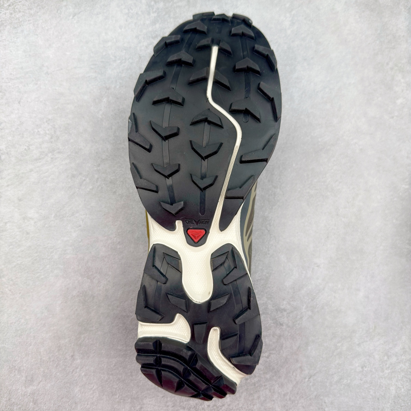 图片[9]-＃纯原福利 Salomon 萨洛蒙 XT-6 复古机能户外跑鞋 这双XT-6 鞋面以锯齿状的包裹系统呈现 在黑色基底之下加入了各种色点缀 内嵌式的袜套设计与 Quicklace 系带系统一道 实现了立体包裹与精准贴合 结合 Contagrip 大底科技 让穿着者可以轻松驾驭户外与通勤下的任何运动生活场景 无缝鞋身户外随意纵横 颜值与脚感兼备 出街通勤 绝对非常吸睛 你值得拥有 尺码：36 36.5 37.5 38 38.5 39 40 40.5 41 42 42.5 43 44 44.5 45-选品中心