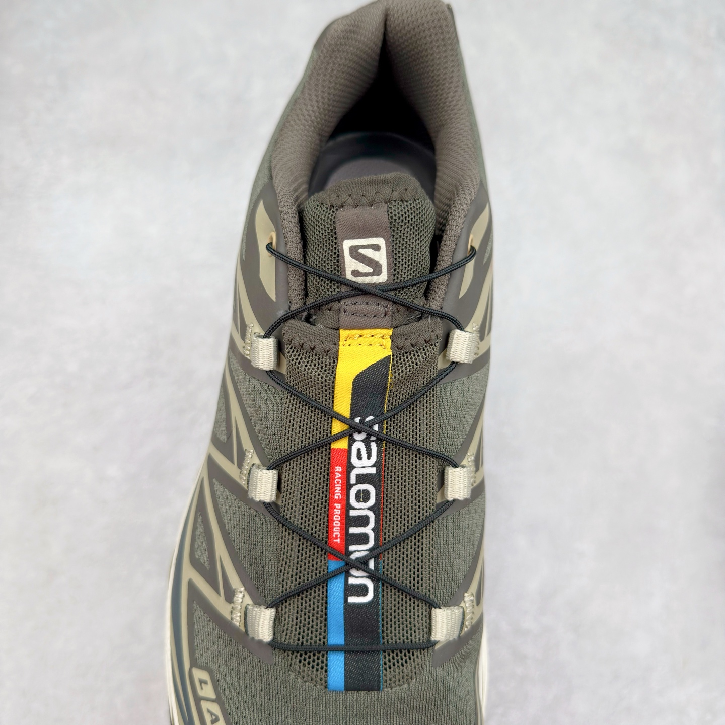 图片[5]-＃纯原福利 Salomon 萨洛蒙 XT-6 复古机能户外跑鞋 这双XT-6 鞋面以锯齿状的包裹系统呈现 在黑色基底之下加入了各种色点缀 内嵌式的袜套设计与 Quicklace 系带系统一道 实现了立体包裹与精准贴合 结合 Contagrip 大底科技 让穿着者可以轻松驾驭户外与通勤下的任何运动生活场景 无缝鞋身户外随意纵横 颜值与脚感兼备 出街通勤 绝对非常吸睛 你值得拥有 尺码：36 36.5 37.5 38 38.5 39 40 40.5 41 42 42.5 43 44 44.5 45-选品中心