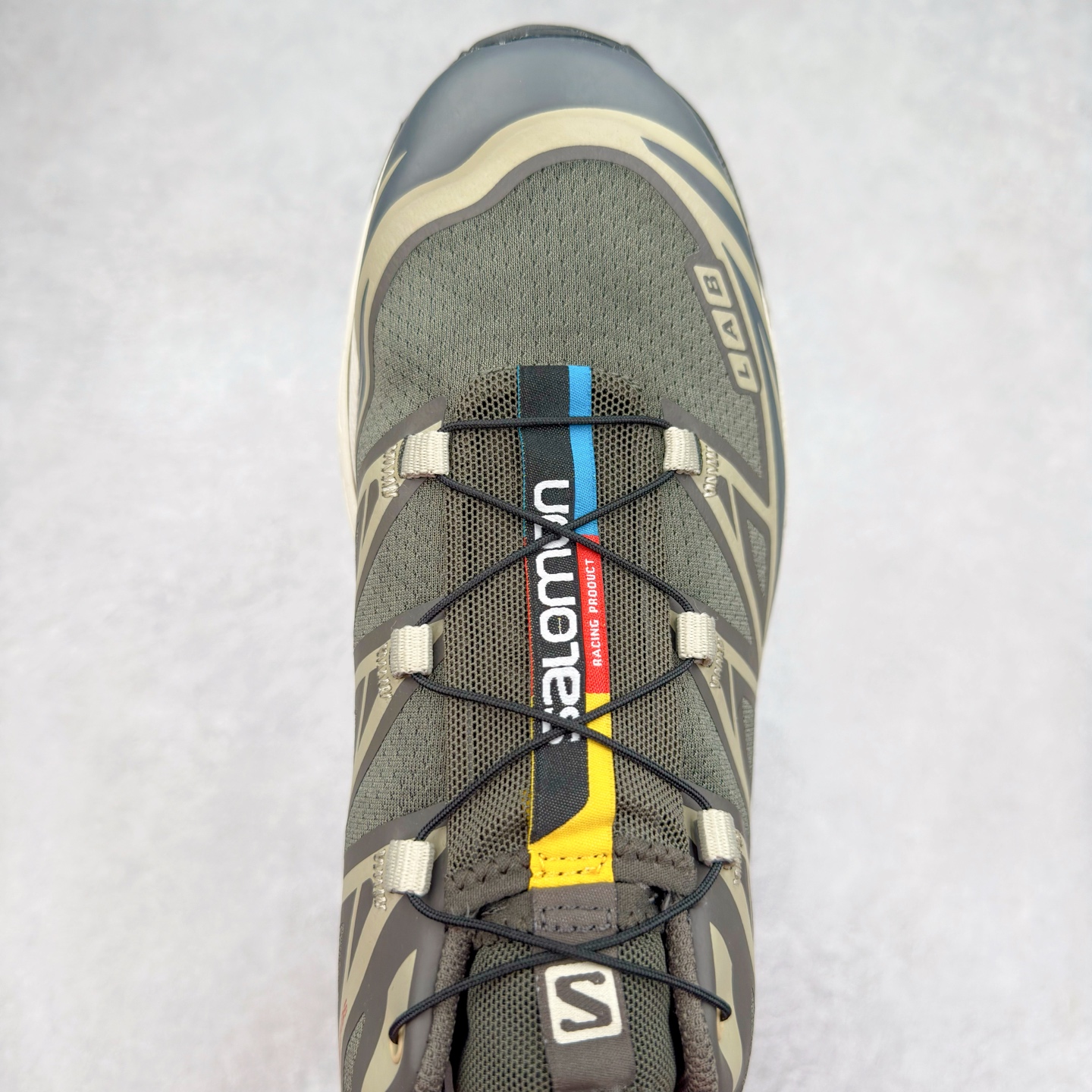 图片[4]-＃纯原福利 Salomon 萨洛蒙 XT-6 复古机能户外跑鞋 这双XT-6 鞋面以锯齿状的包裹系统呈现 在黑色基底之下加入了各种色点缀 内嵌式的袜套设计与 Quicklace 系带系统一道 实现了立体包裹与精准贴合 结合 Contagrip 大底科技 让穿着者可以轻松驾驭户外与通勤下的任何运动生活场景 无缝鞋身户外随意纵横 颜值与脚感兼备 出街通勤 绝对非常吸睛 你值得拥有 尺码：36 36.5 37.5 38 38.5 39 40 40.5 41 42 42.5 43 44 44.5 45-选品中心