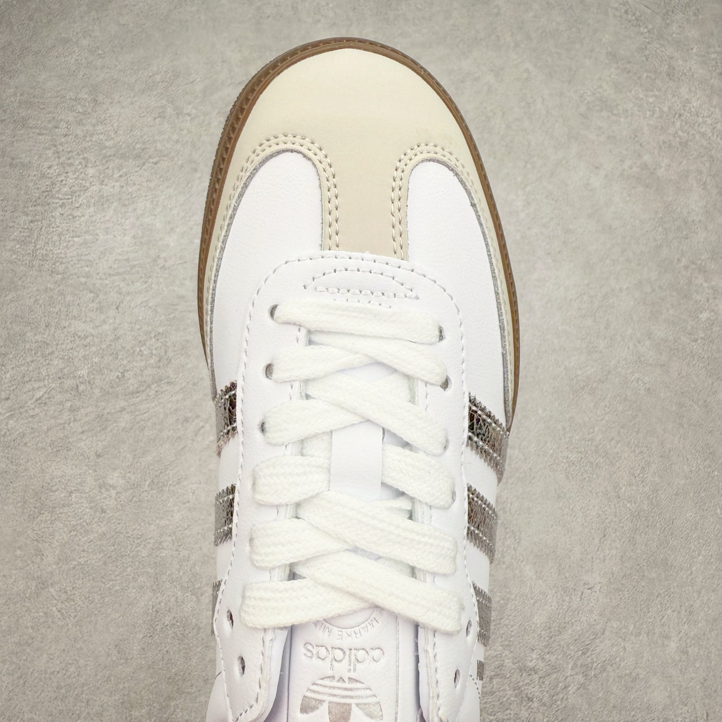 图片[4]-AD Original Samba OG 复古经典轻便板鞋 JI2725 这款桑巴鞋展示了高质量的工艺 带有装饰的超锁缝制和无缝的手感 柔软、柔软的皮革造型和标志性的3条纹完成了精致的外观 正规合身鞋带 鞋面上有绒面鞋垫 橡胶鞋底 享受正畸套筒软感 自50年代首次亮相以来就一直在赢得粉丝的青睐 尺码：36 36.5 37.5 38 38.5 39 40 40.5 41 42 42.5 43 44 44.5 45-选品中心