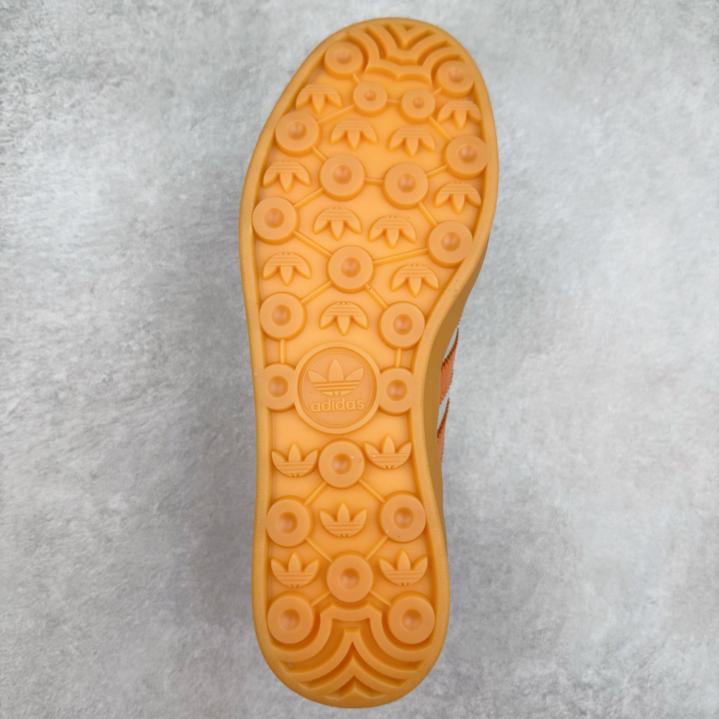 图片[9]-AD Gazelle Indoor Trainers 羚羊内训系列低帮复古百搭休闲运动德训风板鞋 JQ0011 90年代经典的复刻版！自60年代以足球训练鞋面世以来,Gazelle就以其经典设计席卷全球。1991年版本的复刻,再造经典Gazelle。采用皮革打造,搭配浊色细节,让这款经典更加简约。尺码：36 36⅔ 37⅓ 38 38⅔ 39⅓ 40 40⅔ 41⅓ 42 42⅔ 43⅓ 44⅓ 44⅔ 45-选品中心