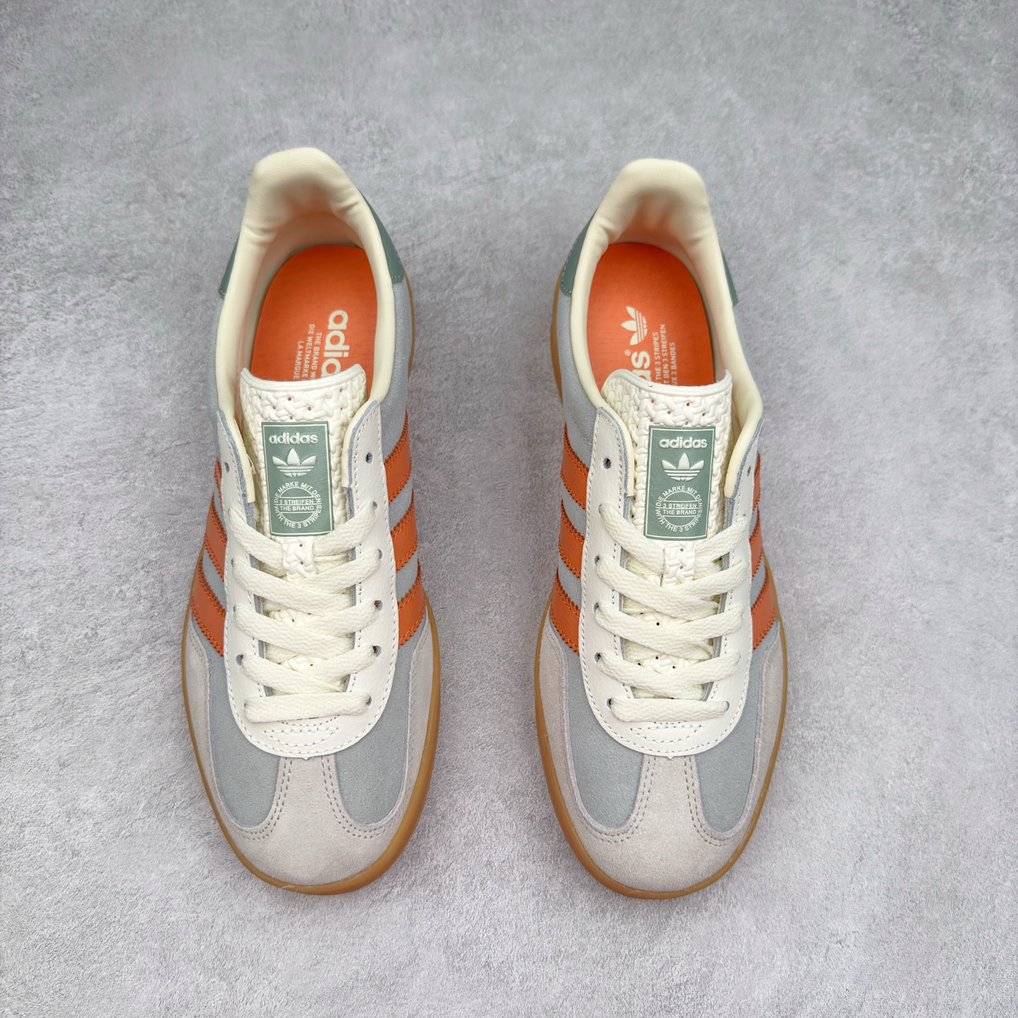 图片[2]-AD Gazelle Indoor Trainers 羚羊内训系列低帮复古百搭休闲运动德训风板鞋 JQ0011 90年代经典的复刻版！自60年代以足球训练鞋面世以来,Gazelle就以其经典设计席卷全球。1991年版本的复刻,再造经典Gazelle。采用皮革打造,搭配浊色细节,让这款经典更加简约。尺码：36 36⅔ 37⅓ 38 38⅔ 39⅓ 40 40⅔ 41⅓ 42 42⅔ 43⅓ 44⅓ 44⅔ 45-选品中心