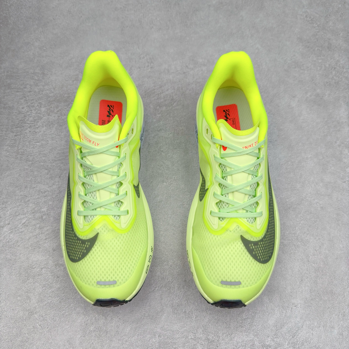 图片[2]-NK ZoomX Invincible Run Flyknit 6 轻量跑鞋 飞织低帮休闲运动慢跑鞋 厚底增高 老爹鞋 此鞋专为短跑运动员而生 是为 5 至 10 公里距离的赛事和训练打造 整体设计采用流线型的轻质工程网眼材质构成鞋面 并与其他 Running 旗舰鞋款同样搭载全脚掌 ZoomX 缓冲中底 搭配 Pebax 物料与橡胶外底 ZoomX StreakFly 首发配色以Prototype呈现 其灵感是来自开发期间的磨损测试 透过编号的标记与内侧的预期跑步距离突出研发过程 货号： FN8455-701 尺码：36 36.5 37.5 38 38.5 39 40 40.5 41 42 42.5 43 44 45-选品中心