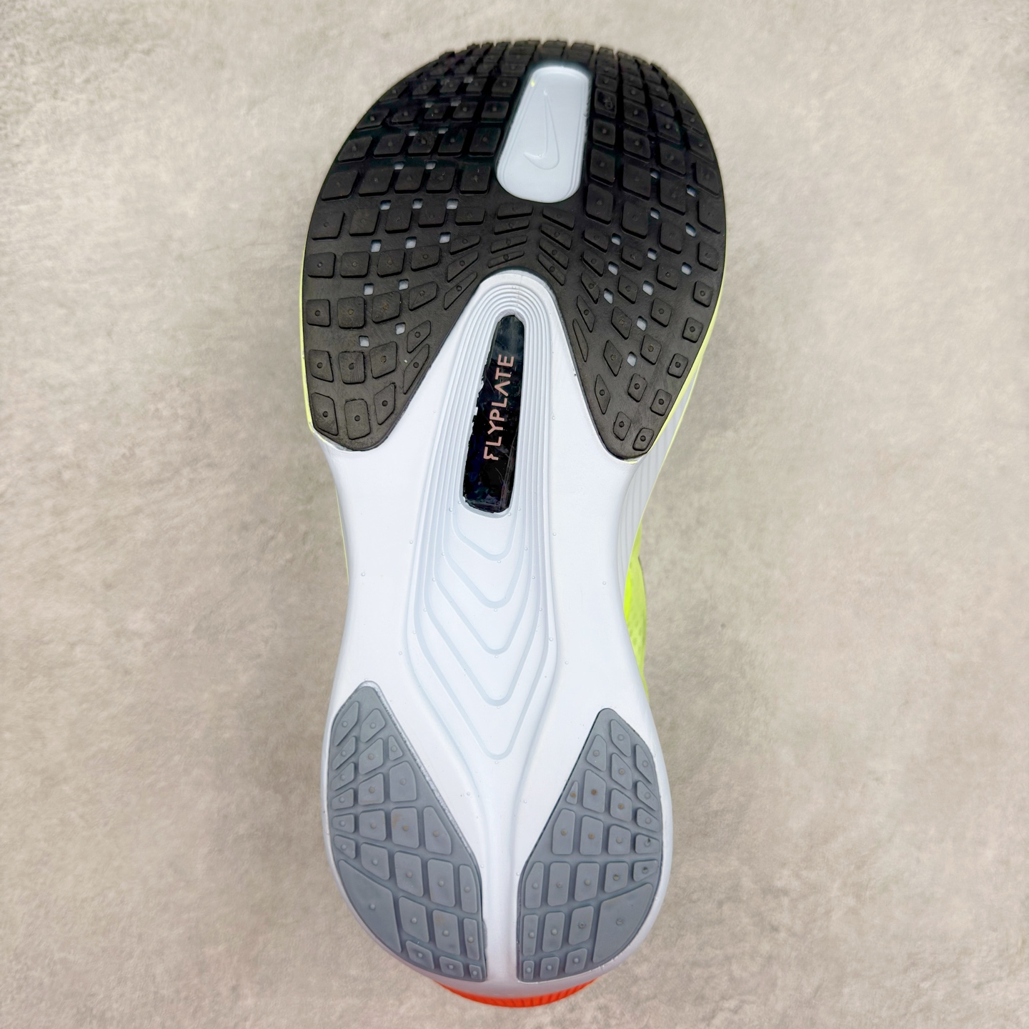 图片[9]-NK ZoomX Invincible Run Flyknit 6 轻量跑鞋 飞织低帮休闲运动慢跑鞋 厚底增高 老爹鞋 此鞋专为短跑运动员而生 是为 5 至 10 公里距离的赛事和训练打造 整体设计采用流线型的轻质工程网眼材质构成鞋面 并与其他 Running 旗舰鞋款同样搭载全脚掌 ZoomX 缓冲中底 搭配 Pebax 物料与橡胶外底 ZoomX StreakFly 首发配色以Prototype呈现 其灵感是来自开发期间的磨损测试 透过编号的标记与内侧的预期跑步距离突出研发过程 货号： FN8455-701 尺码：36 36.5 37.5 38 38.5 39 40 40.5 41 42 42.5 43 44 45-选品中心