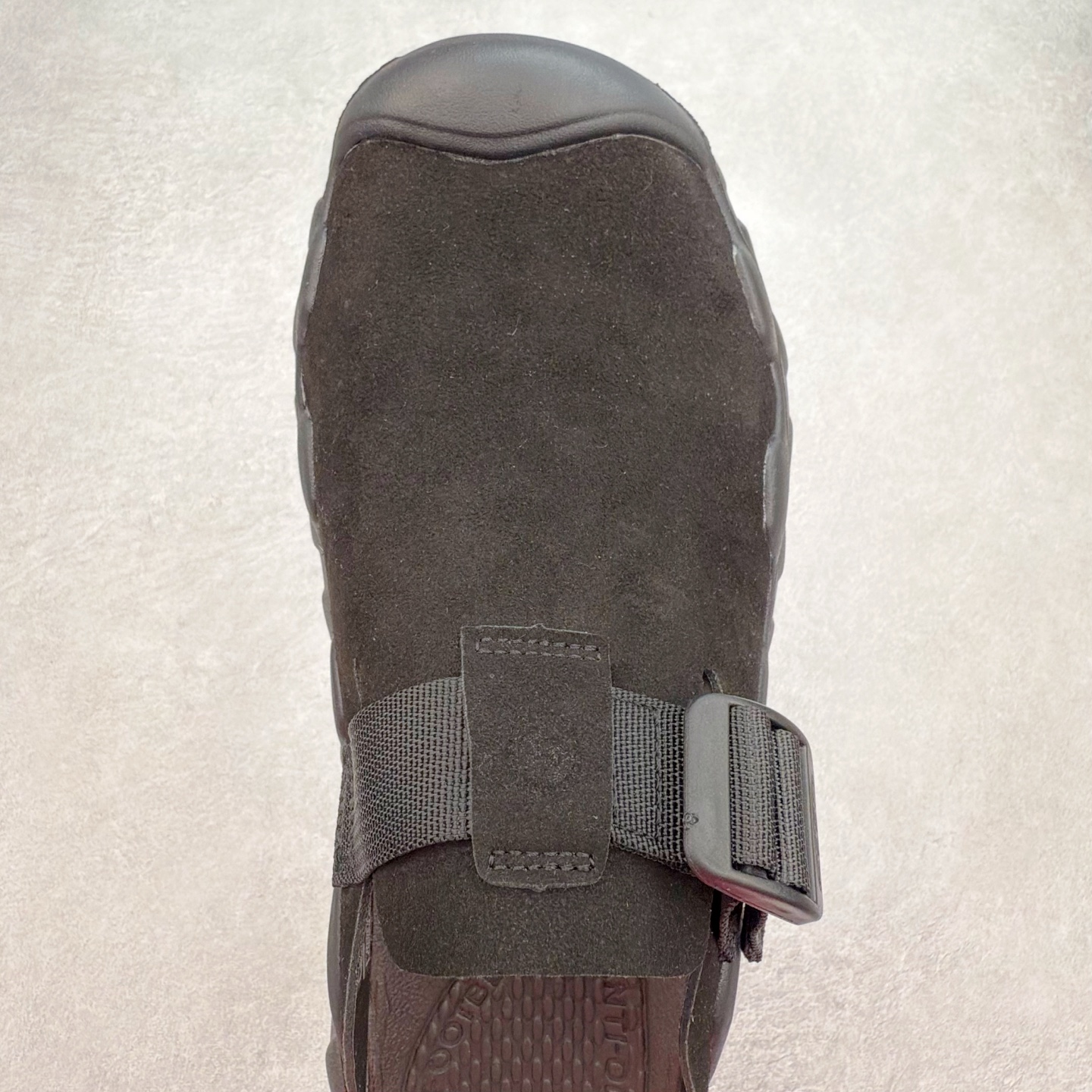 图片[4]-KEEN HYPERPORT 科恩舒适优雅轻盈防臭包头拖鞋 KEEN诞生于2003年的美国人气户外品牌，以一双“保护脚趾”且能涉足水域的户外凉鞋NEWPORT诞生为契机，开启原创制鞋之路。KEEN相信，天空之下即是户外，因为户外不一定是极具挑战性的独自冒险，也可以是与朋友、家人和宠物一同分享外面的世界。同时，KEEN从诞生之初便始终贯彻环保制鞋的理念，不断创造出优秀的原创奇履。脚踏实地，致力向善。我们想和世界产生更多交集为世界减少更多负担，和你趣户外、趣做自己、趣环保让地球和生活都变得更美好。尺码：36 36.5 37.5 38 38.5 39 40 40.5 41 42 42.5 43 44 44.5 45-选品中心