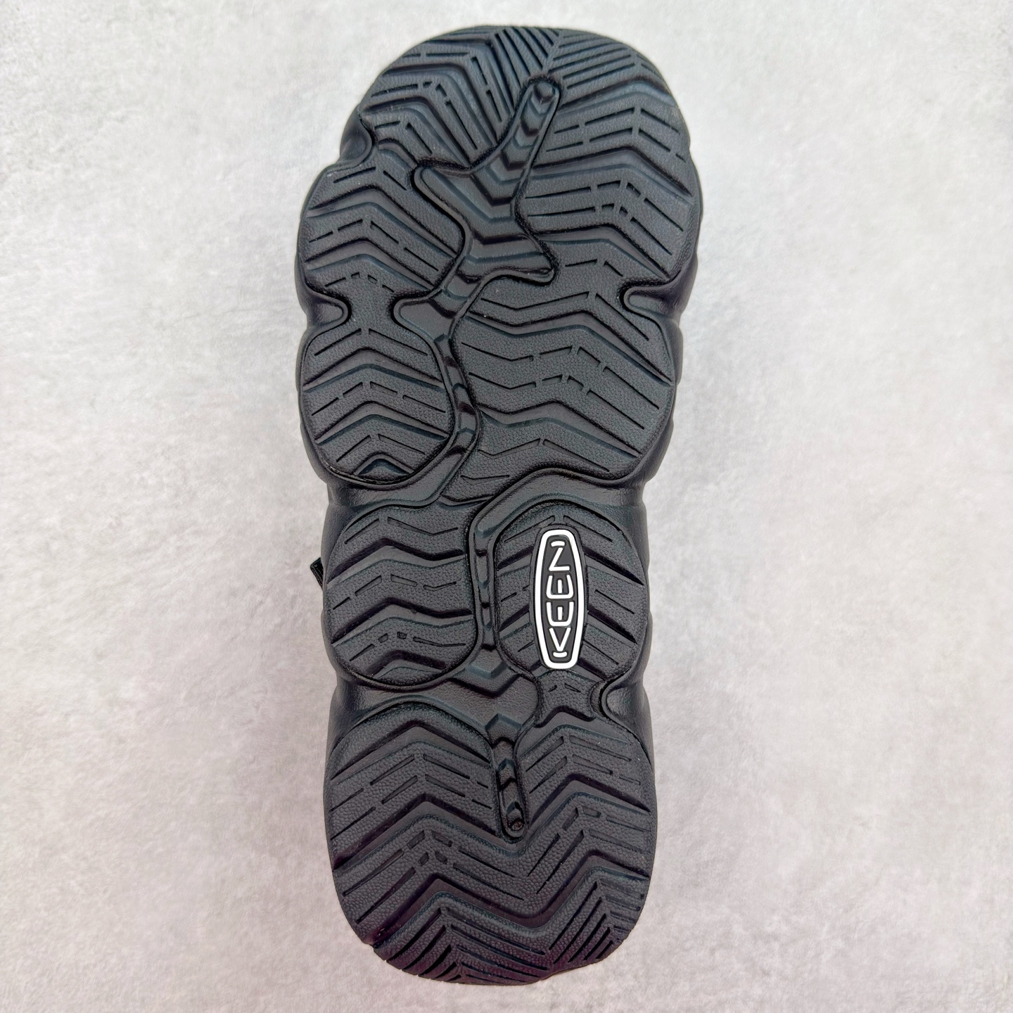 图片[9]-KEEN HYPERPORT 科恩舒适优雅轻盈防臭包头拖鞋 KEEN诞生于2003年的美国人气户外品牌，以一双“保护脚趾”且能涉足水域的户外凉鞋NEWPORT诞生为契机，开启原创制鞋之路。KEEN相信，天空之下即是户外，因为户外不一定是极具挑战性的独自冒险，也可以是与朋友、家人和宠物一同分享外面的世界。同时，KEEN从诞生之初便始终贯彻环保制鞋的理念，不断创造出优秀的原创奇履。脚踏实地，致力向善。我们想和世界产生更多交集为世界减少更多负担，和你趣户外、趣做自己、趣环保让地球和生活都变得更美好。尺码：36 36.5 37.5 38 38.5 39 40 40.5 41 42 42.5 43 44 44.5 45-选品中心