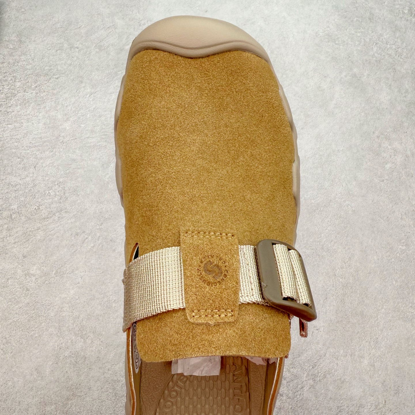 图片[4]-KEEN HYPERPORT 科恩舒适优雅轻盈防臭包头拖鞋 KEEN诞生于2003年的美国人气户外品牌，以一双“保护脚趾”且能涉足水域的户外凉鞋NEWPORT诞生为契机，开启原创制鞋之路。KEEN相信，天空之下即是户外，因为户外不一定是极具挑战性的独自冒险，也可以是与朋友、家人和宠物一同分享外面的世界。同时，KEEN从诞生之初便始终贯彻环保制鞋的理念，不断创造出优秀的原创奇履。脚踏实地，致力向善。我们想和世界产生更多交集为世界减少更多负担，和你趣户外、趣做自己、趣环保让地球和生活都变得更美好。尺码：36 36.5 37.5 38 38.5 39 40 40.5 41 42 42.5 43 44 44.5 45-选品中心