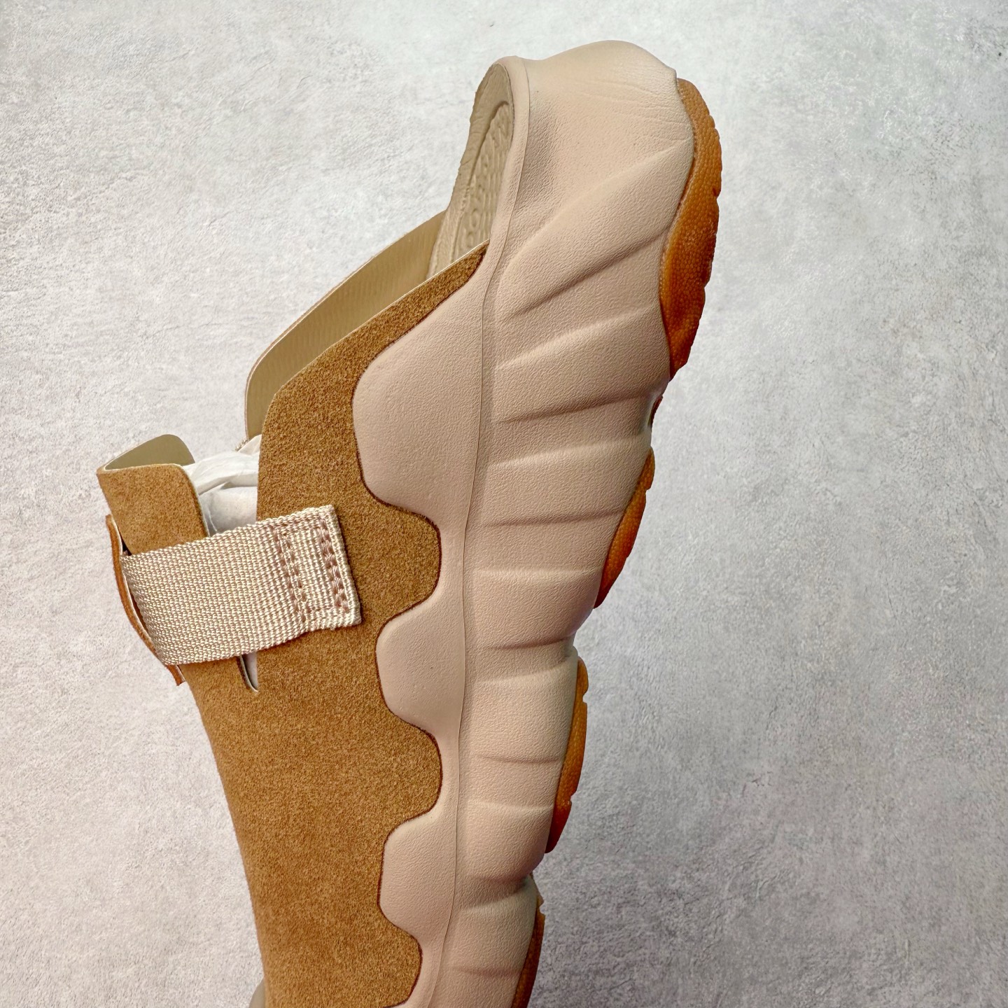 图片[7]-KEEN HYPERPORT 科恩舒适优雅轻盈防臭包头拖鞋 KEEN诞生于2003年的美国人气户外品牌，以一双“保护脚趾”且能涉足水域的户外凉鞋NEWPORT诞生为契机，开启原创制鞋之路。KEEN相信，天空之下即是户外，因为户外不一定是极具挑战性的独自冒险，也可以是与朋友、家人和宠物一同分享外面的世界。同时，KEEN从诞生之初便始终贯彻环保制鞋的理念，不断创造出优秀的原创奇履。脚踏实地，致力向善。我们想和世界产生更多交集为世界减少更多负担，和你趣户外、趣做自己、趣环保让地球和生活都变得更美好。尺码：36 36.5 37.5 38 38.5 39 40 40.5 41 42 42.5 43 44 44.5 45-选品中心