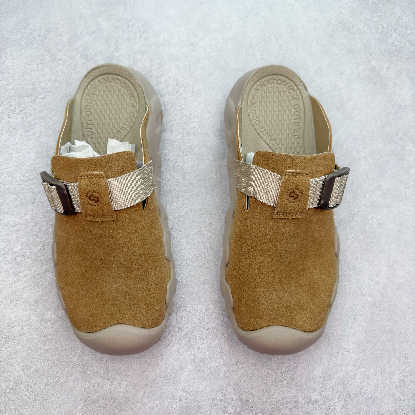 图片[2]-KEEN HYPERPORT 科恩舒适优雅轻盈防臭包头拖鞋 KEEN诞生于2003年的美国人气户外品牌，以一双“保护脚趾”且能涉足水域的户外凉鞋NEWPORT诞生为契机，开启原创制鞋之路。KEEN相信，天空之下即是户外，因为户外不一定是极具挑战性的独自冒险，也可以是与朋友、家人和宠物一同分享外面的世界。同时，KEEN从诞生之初便始终贯彻环保制鞋的理念，不断创造出优秀的原创奇履。脚踏实地，致力向善。我们想和世界产生更多交集为世界减少更多负担，和你趣户外、趣做自己、趣环保让地球和生活都变得更美好。尺码：36 36.5 37.5 38 38.5 39 40 40.5 41 42 42.5 43 44 44.5 45-选品中心