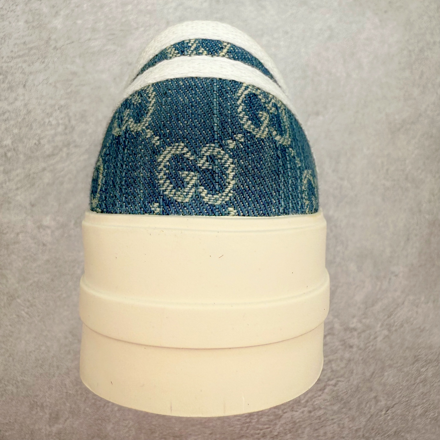 图片[8]-【步履生风 自在如云】Gucci厚底布鞋 引领新风尚 🌟 5cm隐形增高术 悄悄拉长腿部线条，矮个子救星/小个子神器 软弹缓震厚底设计，踩出「踩屎感」舒适 却比老爹鞋轻60%，仿佛赤足踏云而行 🔥 三重新潮基因 🔥 ✅ 非遗千层纳底工艺 128道针脚手工缝制，比普通布鞋耐磨3倍 ✅ 3D立体足弓承托 记忆海绵鞋垫+透气网纱内里，暴走2万步不累脚 ✅ 解构主义新美学 撞色滚边/水墨书法/青花瓷纹样，汉服、牛仔裤皆可配 「让双脚在钢筋森林里，重获老布鞋的温柔」 点击下方小车，解锁你的云端漫步体验 ☁️ 配码：35-40-选品中心