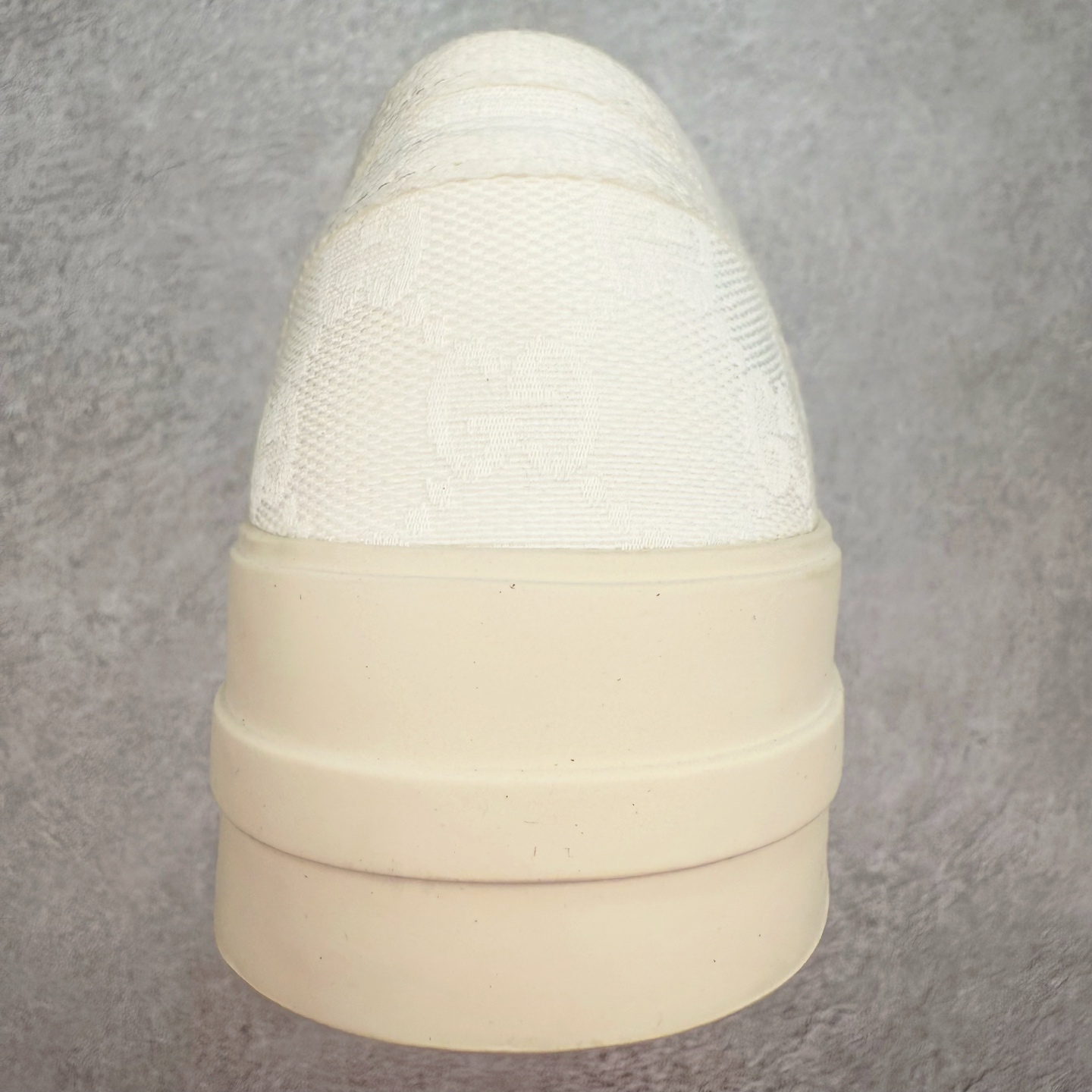 图片[8]-【步履生风 自在如云】Gucci厚底布鞋 引领新风尚 🌟 5cm隐形增高术 悄悄拉长腿部线条，矮个子救星/小个子神器 软弹缓震厚底设计，踩出「踩屎感」舒适 却比老爹鞋轻60%，仿佛赤足踏云而行 🔥 三重新潮基因 🔥 ✅ 非遗千层纳底工艺 128道针脚手工缝制，比普通布鞋耐磨3倍 ✅ 3D立体足弓承托 记忆海绵鞋垫+透气网纱内里，暴走2万步不累脚 ✅ 解构主义新美学 撞色滚边/水墨书法/青花瓷纹样，汉服、牛仔裤皆可配 「让双脚在钢筋森林里，重获老布鞋的温柔」 点击下方小车，解锁你的云端漫步体验 ☁️ 配码：35-40-选品中心