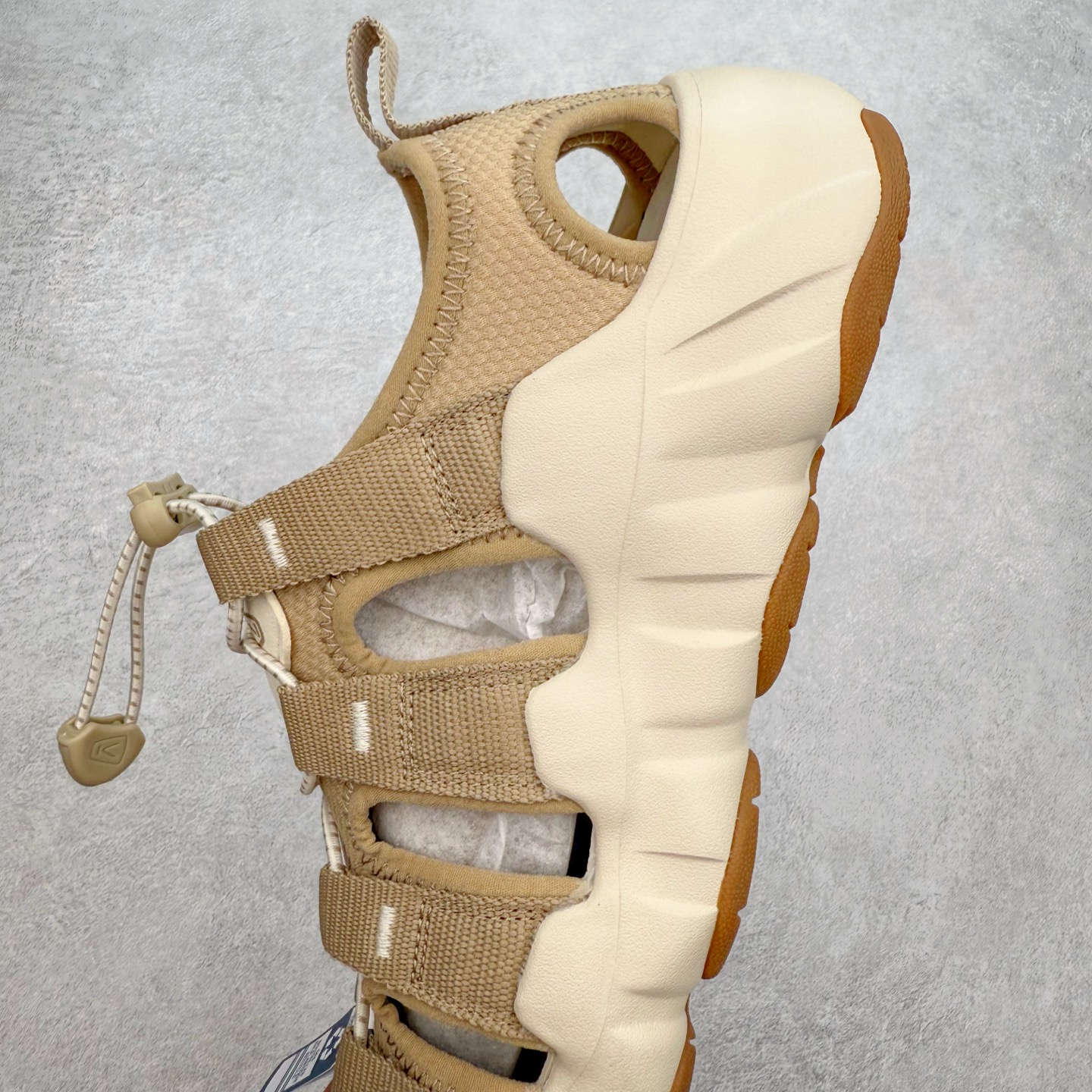 图片[7]-KEEN Hyperport H2 科恩防滑耐磨低帮户外功能鞋溯溪鞋凉鞋 KEEN诞生于2003年的美国人气户外品牌，以一双“保护脚趾”且能涉足水域的户外凉鞋NEWPORT诞生为契机，开启原创制鞋之路。KEEN相信，天空之下即是户外，因为户外不一定是极具挑战性的独自冒险，也可以是与朋友、家人和宠物一同分享外面的世界。同时，KEEN从诞生之初便始终贯彻环保制鞋的理念，不断创造出优秀的原创奇履。脚踏实地，致力向善。我们想和世界产生更多交集为世界减少更多负担，和你趣户外、趣做自己、趣环保让地球和生活都变得更美好。尺码：36 36.5 37.5 38 38.5 39 40 40.5 41 42 42.5 43 44 44.5 45-选品中心