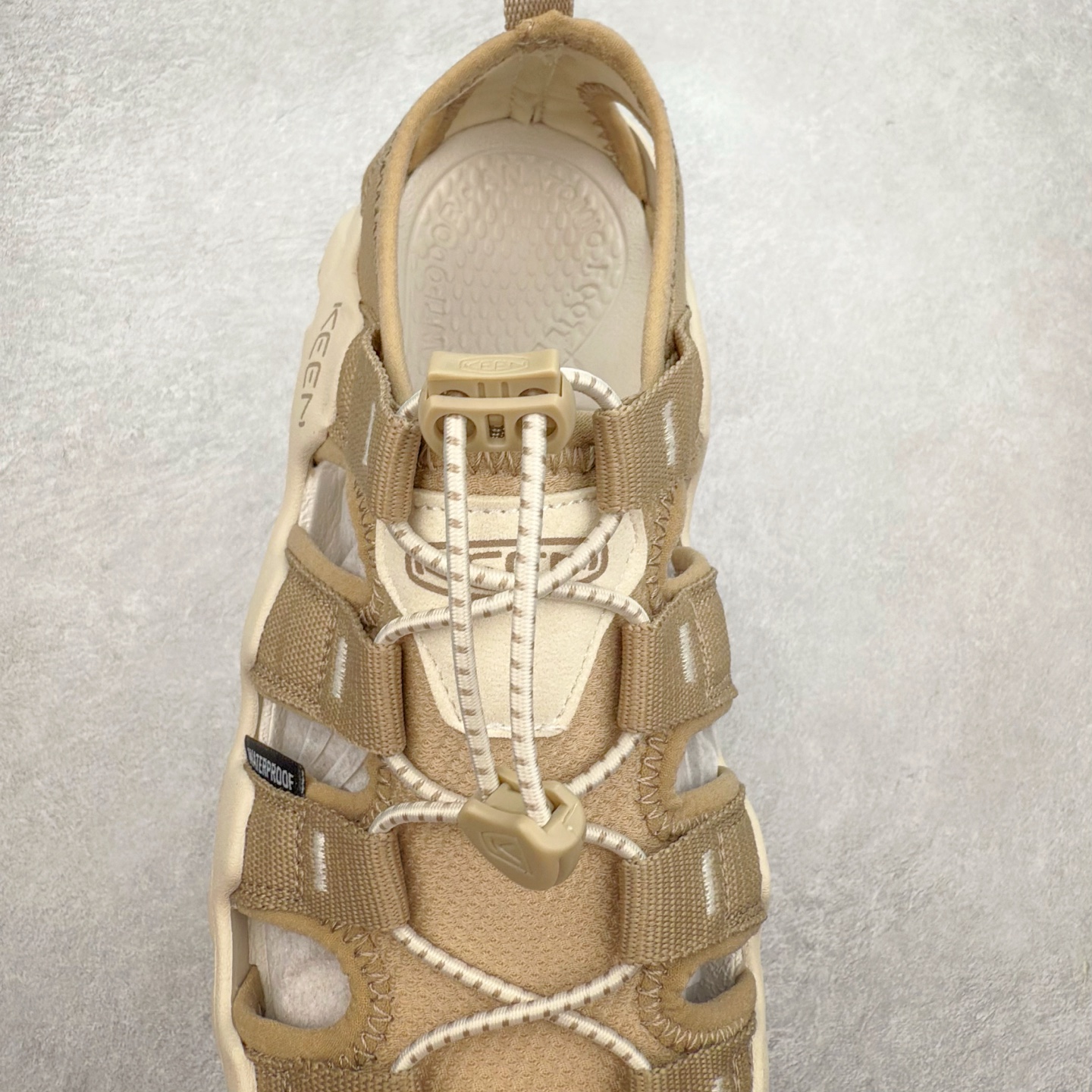 图片[5]-KEEN Hyperport H2 科恩防滑耐磨低帮户外功能鞋溯溪鞋凉鞋 KEEN诞生于2003年的美国人气户外品牌，以一双“保护脚趾”且能涉足水域的户外凉鞋NEWPORT诞生为契机，开启原创制鞋之路。KEEN相信，天空之下即是户外，因为户外不一定是极具挑战性的独自冒险，也可以是与朋友、家人和宠物一同分享外面的世界。同时，KEEN从诞生之初便始终贯彻环保制鞋的理念，不断创造出优秀的原创奇履。脚踏实地，致力向善。我们想和世界产生更多交集为世界减少更多负担，和你趣户外、趣做自己、趣环保让地球和生活都变得更美好。尺码：36 36.5 37.5 38 38.5 39 40 40.5 41 42 42.5 43 44 44.5 45-选品中心