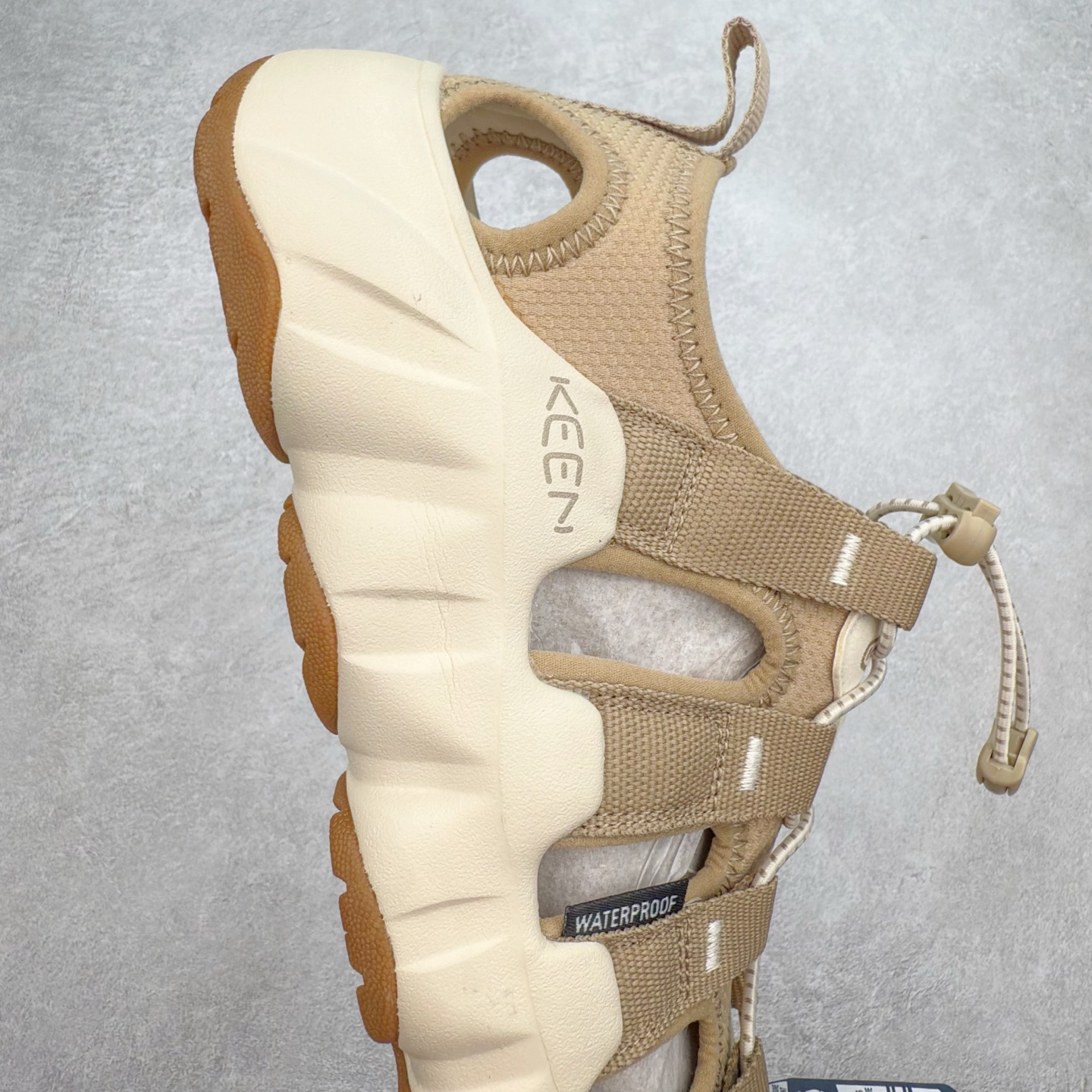 图片[6]-KEEN Hyperport H2 科恩防滑耐磨低帮户外功能鞋溯溪鞋凉鞋 KEEN诞生于2003年的美国人气户外品牌，以一双“保护脚趾”且能涉足水域的户外凉鞋NEWPORT诞生为契机，开启原创制鞋之路。KEEN相信，天空之下即是户外，因为户外不一定是极具挑战性的独自冒险，也可以是与朋友、家人和宠物一同分享外面的世界。同时，KEEN从诞生之初便始终贯彻环保制鞋的理念，不断创造出优秀的原创奇履。脚踏实地，致力向善。我们想和世界产生更多交集为世界减少更多负担，和你趣户外、趣做自己、趣环保让地球和生活都变得更美好。尺码：36 36.5 37.5 38 38.5 39 40 40.5 41 42 42.5 43 44 44.5 45-选品中心