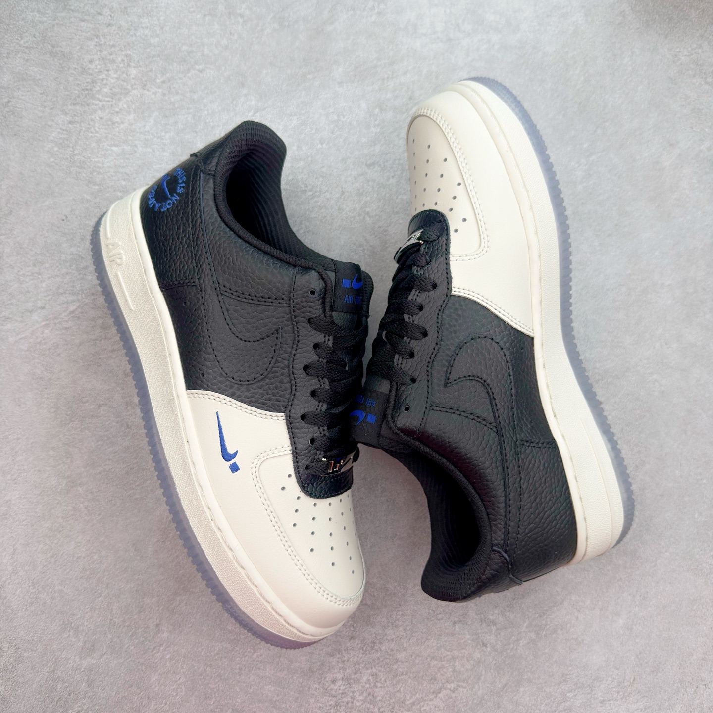 图片[3]-＃XT纯原 NK Air Force 1´07 Low 空军一号低帮百搭休闲运动板鞋 FQ2103-001 顶级批次 2022全新楦头鞋型 鱼鳞大底 历时开发三个月 清洁度完美 二维码鞋标 内置芯片及solo气垫 大底高度及其弧度依照正品 钢印 logo刺绣 鞋口弧度 鞋头长度 鞋面冲孔 鞋垫背胶及钢印 完美鞋型对比正品 每一处都是细节满满 柔软、弹性十足的缓震性能和出色的中底设计 横跨复古与现代的外型结合 造就出风靡全球 三十多年的Force 1 直到今天还深受青睐 实拍调校N版已经零色差零失真 百分百还原实物色彩所见即所得 不存在货不对板色差等低级问题 选购参考实物拍摄 不混卖不参货 只用心做好货严格选品 承诺混一赔十 尺码：36 36.5 37.5 38 38.5 39 40 40.5 41 42 42.5 43 44 44.5 45-选品中心