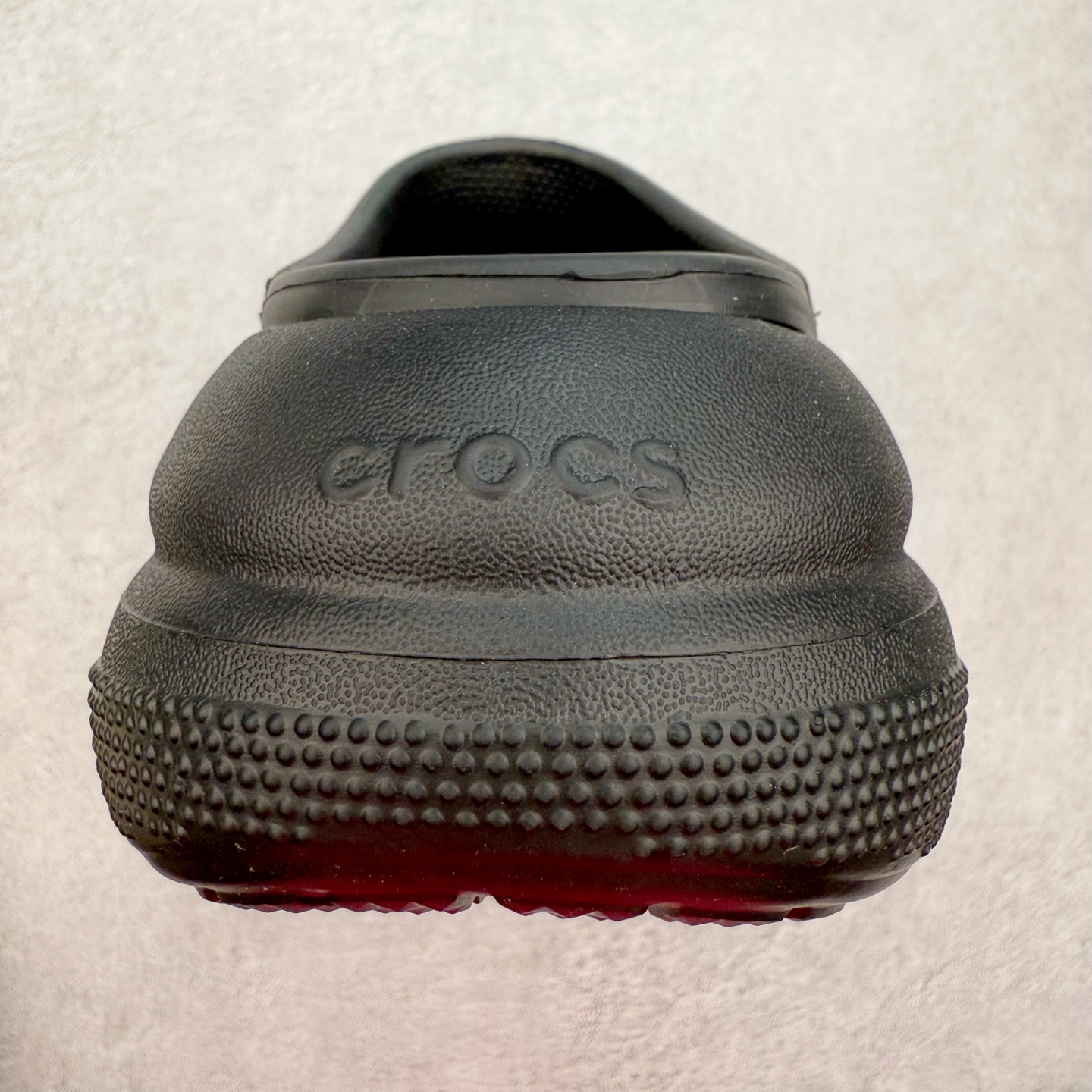 图片[8]-＃DG莞产 Crocs Classic Clog 卡骆驰休闲沙滩洞洞鞋拖鞋一字拖泡芙鞋 透明防水袋包装 注意配件需单独购买 超轻Croslite专利材料打造 鞋面更加耐用易清洗 该鞋款轻盈舒适 2002年 经典克骆格诞生 秉承外形简单 穿着舒适的初衷 不断为消费者带来舒适的穿着体验 穿出“趣”味 鞋面洞洞可搭彰显个性的智必星 一鞋两穿 可调节式后跟带增添鞋身的稳固性能 放前面变成愜意舒适的凉拖 放后面行走跑跳更加稳妥 Croslite ™材料 封闭式细胞树脂 能够在体温作用下自动变形以适应脚部形状 涉水性优秀的同时易于清洁 抓地力强 不易打滑 Crocs的核心理念：轻便 灵活 全方位的舒适感 同步官方尺码：M4（36-37） M5（37-38）M6（38-39）M7（39-40）-选品中心