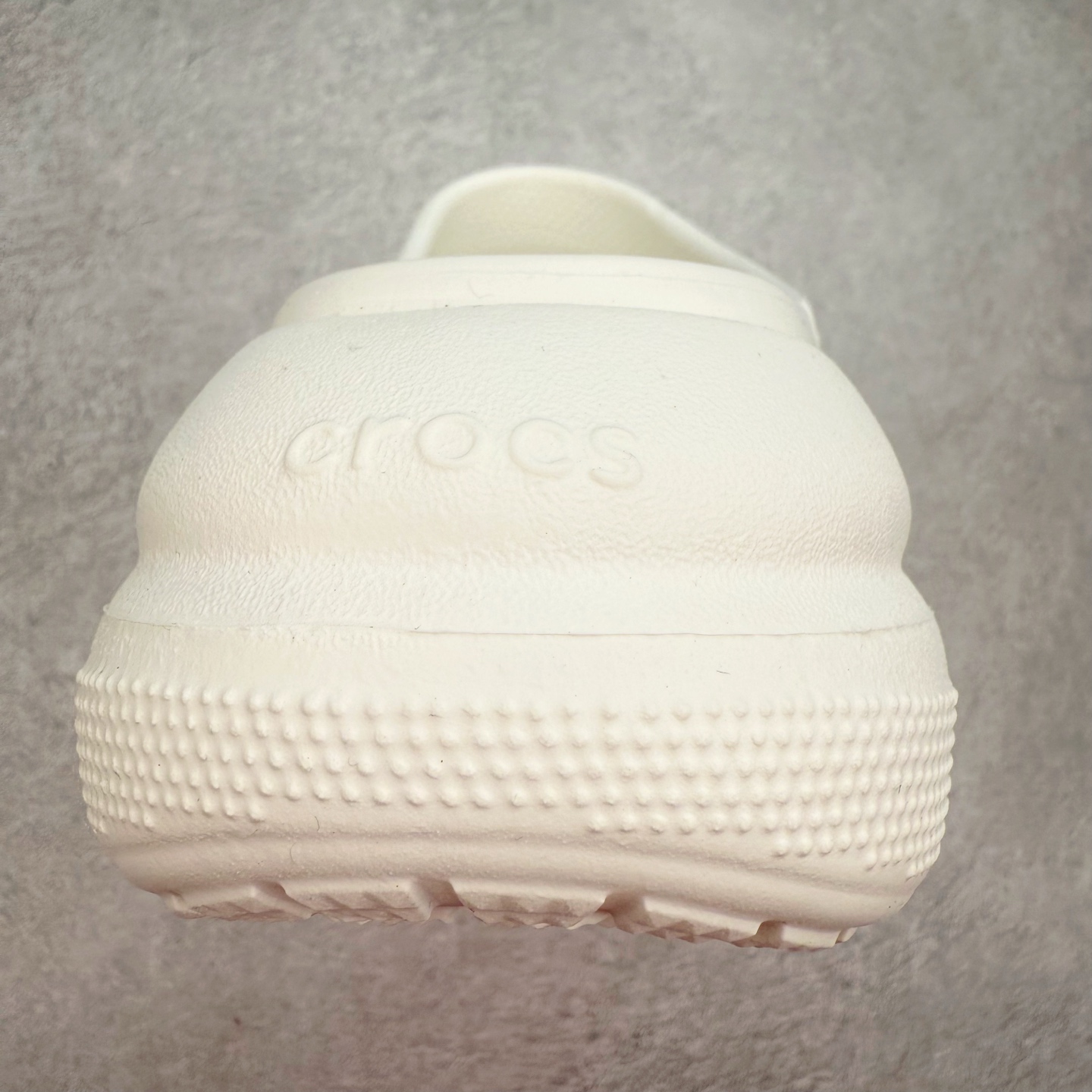 图片[8]-＃DG莞产 Crocs Classic Clog 卡骆驰休闲沙滩洞洞鞋拖鞋一字拖泡芙鞋 透明防水袋包装 注意配件需单独购买 超轻Croslite专利材料打造 鞋面更加耐用易清洗 该鞋款轻盈舒适 2002年 经典克骆格诞生 秉承外形简单 穿着舒适的初衷 不断为消费者带来舒适的穿着体验 穿出“趣”味 鞋面洞洞可搭彰显个性的智必星 一鞋两穿 可调节式后跟带增添鞋身的稳固性能 放前面变成愜意舒适的凉拖 放后面行走跑跳更加稳妥 Croslite ™材料 封闭式细胞树脂 能够在体温作用下自动变形以适应脚部形状 涉水性优秀的同时易于清洁 抓地力强 不易打滑 Crocs的核心理念：轻便 灵活 全方位的舒适感 同步官方尺码：M4（36-37） M5（37-38）M6（38-39）M7（39-40）-选品中心