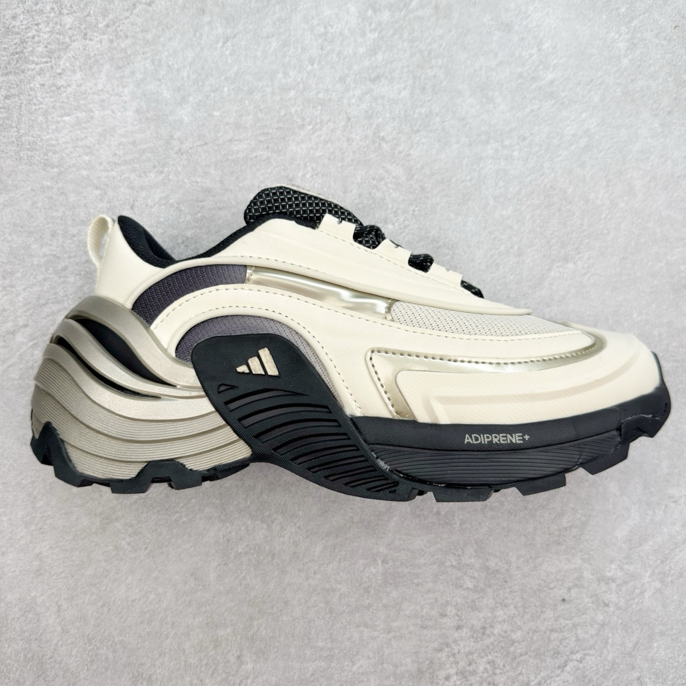 AD Wonder Runner Turbo FOS系列舒适百搭防滑耐磨低帮跑步鞋 厚底增高 机甲旋风老爹鞋外观超酷炫，上脚瞬间时尚感拉满 ADIPRENE+科技的鞋底，走路时软软弹弹，缓震效果一流 鞋面材质透气又舒适，穿一天也不觉得闷。尺码： 36 36⅔ 37⅓ 38 38⅔ 39⅓ 40 40⅔ 41⅓ 42 42⅔ 43⅓ 44 45-选品中心