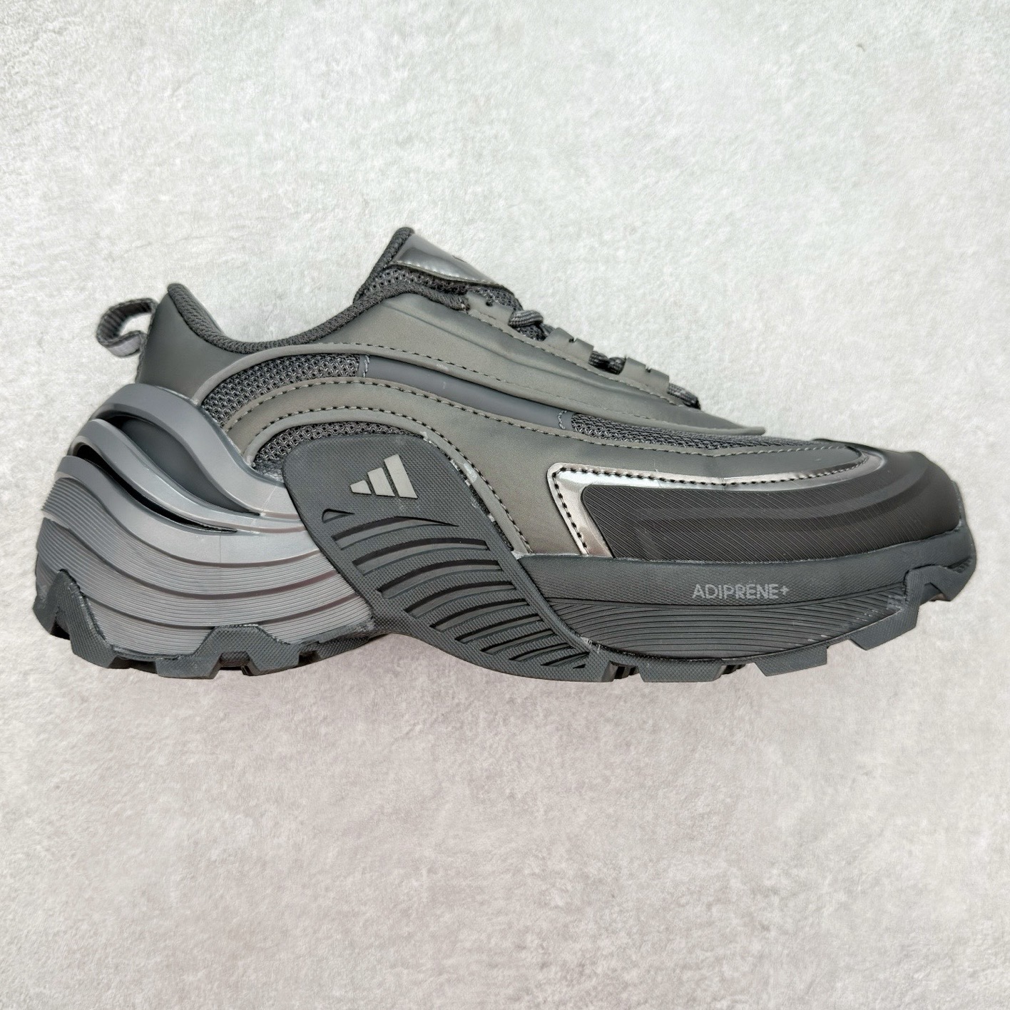 AD Wonder Runner Turbo FOS系列舒适百搭防滑耐磨低帮跑步鞋 厚底增高 机甲旋风老爹鞋外观超酷炫,上脚瞬间时尚感拉满 ADIPRENE+科技的鞋底,走路时软软弹弹,缓震效果一流 鞋面材质透气又舒适,穿一天也不觉得闷。尺码: 36 36⅔ 37⅓ 38 38⅔ 39⅓ 40 40⅔ 41⅓ 42 42⅔ 43⅓ 44 45-选品中心