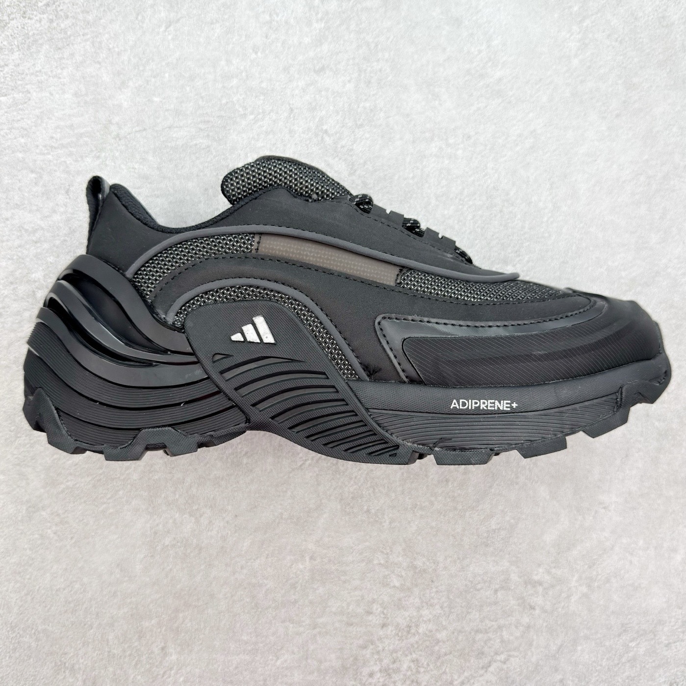 AD Wonder Runner Turbo FOS系列舒适百搭防滑耐磨低帮跑步鞋 厚底增高 机甲旋风老爹鞋外观超酷炫，上脚瞬间时尚感拉满 ADIPRENE+科技的鞋底，走路时软软弹弹，缓震效果一流 鞋面材质透气又舒适，穿一天也不觉得闷。尺码： 36 36⅔ 37⅓ 38 38⅔ 39⅓ 40 40⅔ 41⅓ 42 42⅔ 43⅓ 44 45-选品中心