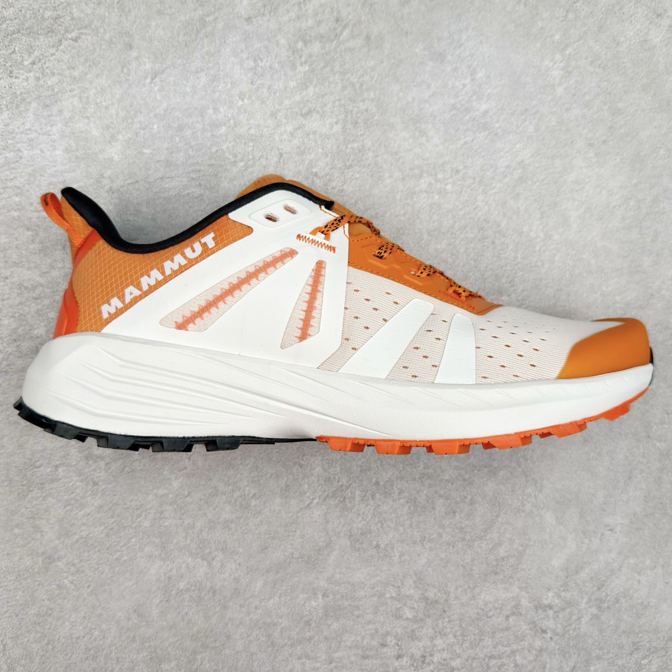 MAMMUT猛犸象 Hueco Knit 2 登山靴多功能鞋履 独立私模 顶级复刻百分百还原# 应用BASE FIT 2.0专利技术 拥有优越的抓地力、护趾力和运动缓冲功能 可折叠鞋跟 透气针织鞋面 适合春夏与初秋季节的设计 即刻\\\”履\\\”行出发 尺码：36 36.5 37.5 38 38.5 39 40 40.5 41 42 42.5 43 44 44.5 45 46-选品中心