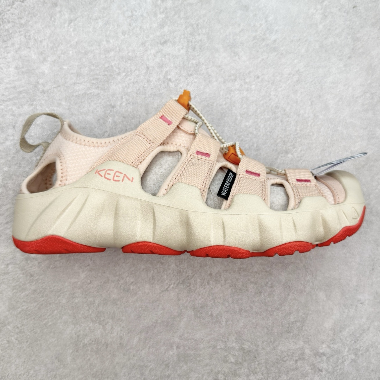 KEEN Hyperport H2 科恩防滑耐磨低帮户外功能鞋溯溪鞋凉鞋 KEEN诞生于2003年的美国人气户外品牌，以一双“保护脚趾”且能涉足水域的户外凉鞋NEWPORT诞生为契机，开启原创制鞋之路。KEEN相信，天空之下即是户外，因为户外不一定是极具挑战性的独自冒险，也可以是与朋友、家人和宠物一同分享外面的世界。同时，KEEN从诞生之初便始终贯彻环保制鞋的理念，不断创造出优秀的原创奇履。脚踏实地，致力向善。我们想和世界产生更多交集为世界减少更多负担，和你趣户外、趣做自己、趣环保让地球和生活都变得更美好。尺码：36 36.5 37.5 38 38.5 39 40 40.5 41 42 42.5 43 44 44.5 45-选品中心