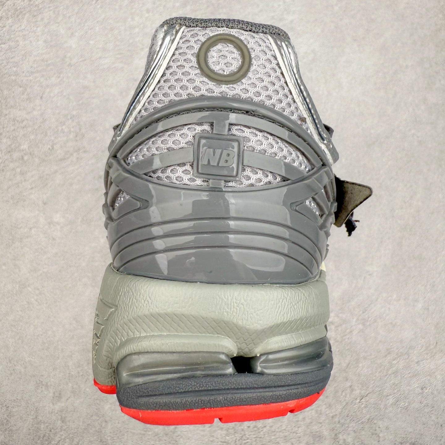 图片[8]-New Balance M1906R NB新百伦系列复古老爹风休闲运动慢跑鞋 日韩出口特供订单 全网最全配色 配套商长期套现长期补货 全新货品 正常出厂触屏不到的单价 超级跑量款 全套原楦原纸板原厂数据开发 进口三明治网面 原装进口翻毛皮料正确绒感卡色 正确中底拉帮中底网布细节 采用轻质牛剖革拼接透气网眼衬垫织物鞋面材质 T-Beam大底提供足步弓支撑 保持步态稳定 后跟搭载外露缓震胶 鞋身整体以各种深浅不一的灰色覆盖 鞋头以淡蓝色调装饰 网眼衬垫通过不规律的色块实现做旧的美感 泛黄的鞋底更是进一步增添了复古气息 尺码：36 37 37.5 38 38.5 39.5 40 40.5 41.5 42 42.5 43 44 45-选品中心