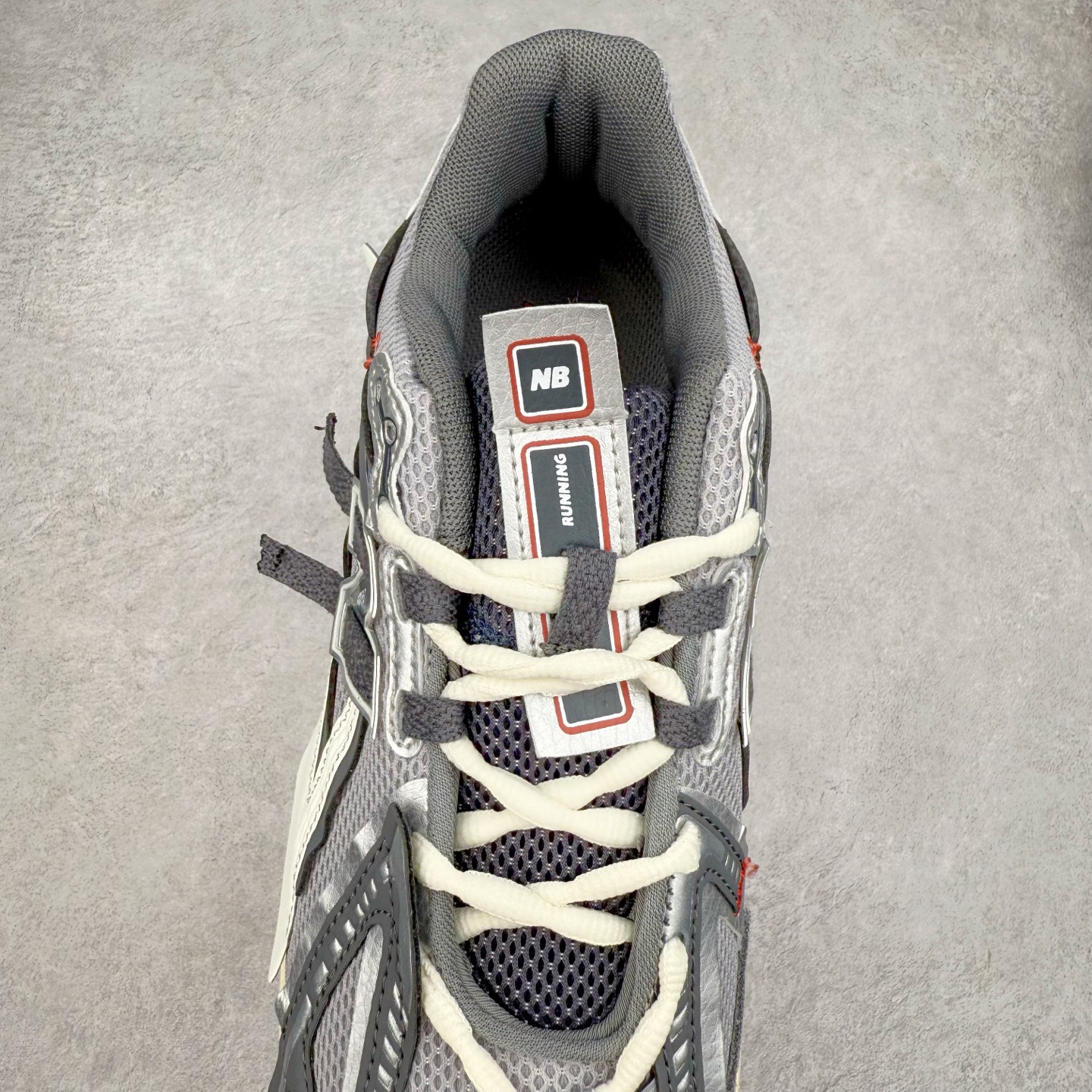 图片[5]-New Balance M1906R NB新百伦系列复古老爹风休闲运动慢跑鞋 日韩出口特供订单 全网最全配色 配套商长期套现长期补货 全新货品 正常出厂触屏不到的单价 超级跑量款 全套原楦原纸板原厂数据开发 进口三明治网面 原装进口翻毛皮料正确绒感卡色 正确中底拉帮中底网布细节 采用轻质牛剖革拼接透气网眼衬垫织物鞋面材质 T-Beam大底提供足步弓支撑 保持步态稳定 后跟搭载外露缓震胶 鞋身整体以各种深浅不一的灰色覆盖 鞋头以淡蓝色调装饰 网眼衬垫通过不规律的色块实现做旧的美感 泛黄的鞋底更是进一步增添了复古气息 尺码：36 37 37.5 38 38.5 39.5 40 40.5 41.5 42 42.5 43 44 45-选品中心