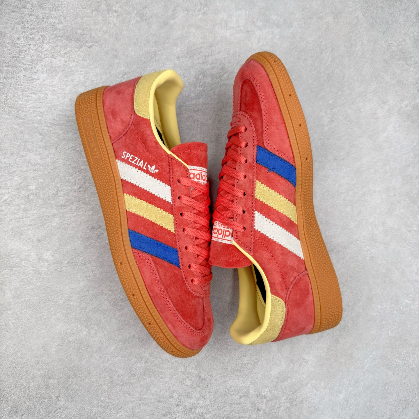 图片[3]-AD Originals Handball SPZL 手球运动员系列百搭休闲运动板鞋 IE1328 这款来自阿迪达斯的这款HANDBALL SPZL前身是一双手球运动鞋，这一次拿来复刻，所以鞋面的主要色彩选用了黑色， 鞋面外侧除了Spezial字母之外还有三叶草标志。Handball SPZL作为复古手球训练鞋与作为室内足球鞋的Samba有着异曲同工之处，但是质感更为出众的鞋身以及丰富的配色选择比起Samba来讲可以说是更胜一筹了！尺码：36 36⅔ 37⅓ 38 38⅔ 39⅓ 40 40⅔ 41⅓ 42 42⅔ 43⅓ 44 45-选品中心