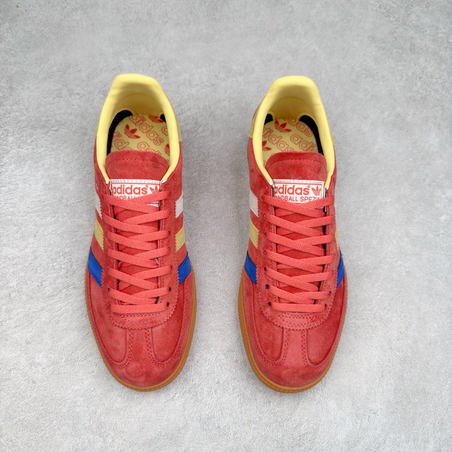 图片[2]-AD Originals Handball SPZL 手球运动员系列百搭休闲运动板鞋 IE1328 这款来自阿迪达斯的这款HANDBALL SPZL前身是一双手球运动鞋，这一次拿来复刻，所以鞋面的主要色彩选用了黑色， 鞋面外侧除了Spezial字母之外还有三叶草标志。Handball SPZL作为复古手球训练鞋与作为室内足球鞋的Samba有着异曲同工之处，但是质感更为出众的鞋身以及丰富的配色选择比起Samba来讲可以说是更胜一筹了！尺码：36 36⅔ 37⅓ 38 38⅔ 39⅓ 40 40⅔ 41⅓ 42 42⅔ 43⅓ 44 45-选品中心