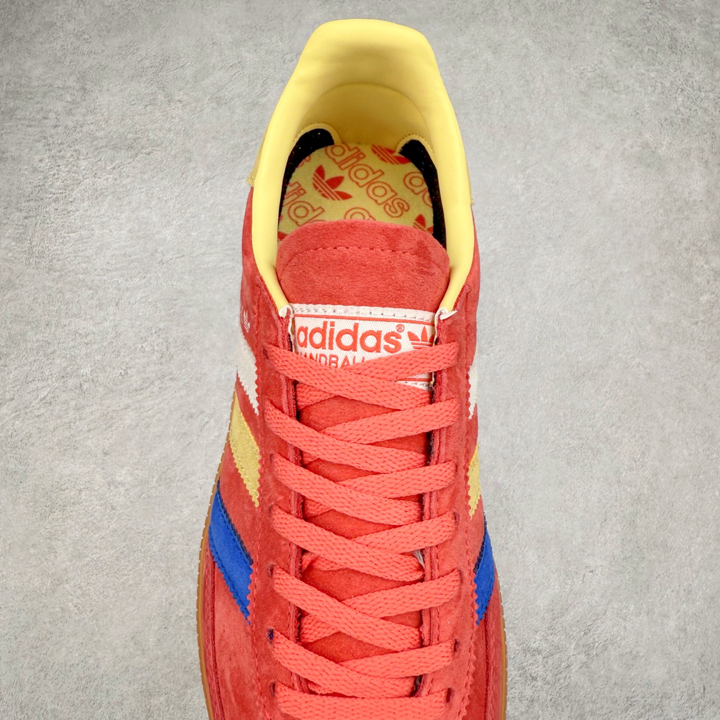 图片[5]-AD Originals Handball SPZL 手球运动员系列百搭休闲运动板鞋 IE1328 这款来自阿迪达斯的这款HANDBALL SPZL前身是一双手球运动鞋，这一次拿来复刻，所以鞋面的主要色彩选用了黑色， 鞋面外侧除了Spezial字母之外还有三叶草标志。Handball SPZL作为复古手球训练鞋与作为室内足球鞋的Samba有着异曲同工之处，但是质感更为出众的鞋身以及丰富的配色选择比起Samba来讲可以说是更胜一筹了！尺码：36 36⅔ 37⅓ 38 38⅔ 39⅓ 40 40⅔ 41⅓ 42 42⅔ 43⅓ 44 45-选品中心