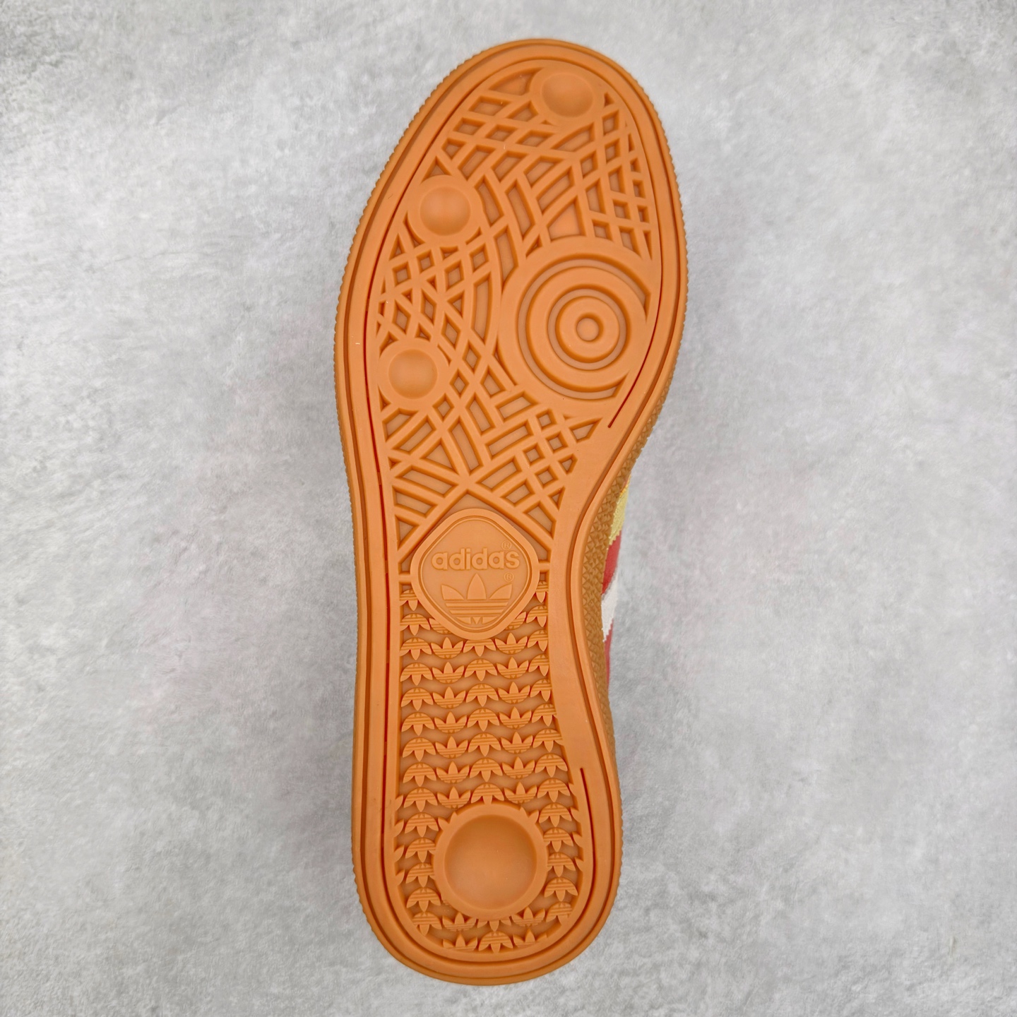 图片[9]-AD Originals Handball SPZL 手球运动员系列百搭休闲运动板鞋 IE1328 这款来自阿迪达斯的这款HANDBALL SPZL前身是一双手球运动鞋，这一次拿来复刻，所以鞋面的主要色彩选用了黑色， 鞋面外侧除了Spezial字母之外还有三叶草标志。Handball SPZL作为复古手球训练鞋与作为室内足球鞋的Samba有着异曲同工之处，但是质感更为出众的鞋身以及丰富的配色选择比起Samba来讲可以说是更胜一筹了！尺码：36 36⅔ 37⅓ 38 38⅔ 39⅓ 40 40⅔ 41⅓ 42 42⅔ 43⅓ 44 45-选品中心