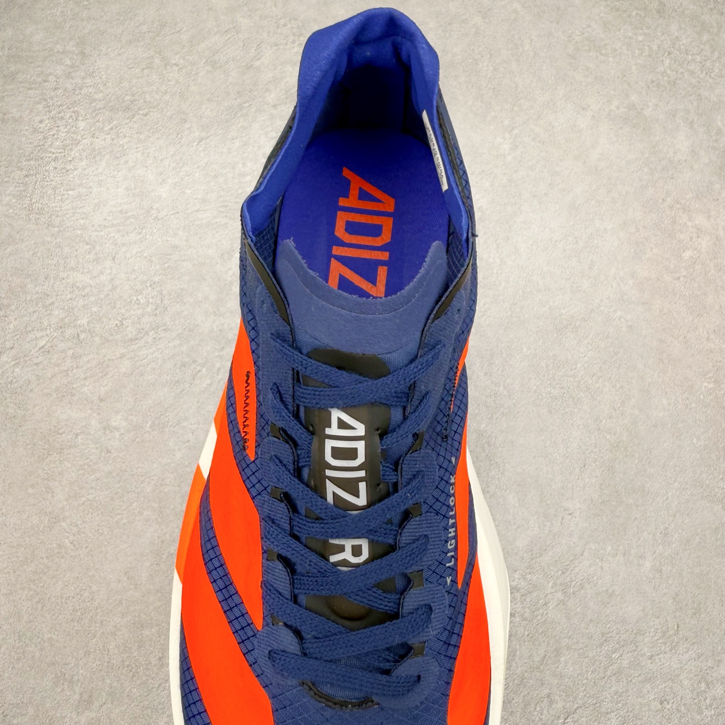 图片[5]-AD Adizero Adios Pro 4 马拉松竞速专业跑鞋 JR6370 CELERMESH针织网面非常轻薄 纤维间的缝隙很大 可以保证跑步时的透气、排汗效果 鞋舌直接与两侧的内衬和鞋底连接在一起 在跑步过程中不会被鞋舌的左右移动所困扰 在标准鞋带孔的基础上再拓宽一组鞋带孔 适合不同脚型的需求 突破性 EnergyRods 技术，有助于跑者实现更好的成绩 中底独特的LIGHTSTRIKE PRO泡棉材质 微弹感觉在跑步过程中给予了良好的支撑体验 对于顶级精英和高水平进阶跑者来说 ADIOS PRO是一双值得信赖的竞速比赛用鞋 尺码：36 36.5 37.5 38 38.5 39 40 40.5 41 42 42.5 43 44 44.5 45-选品中心