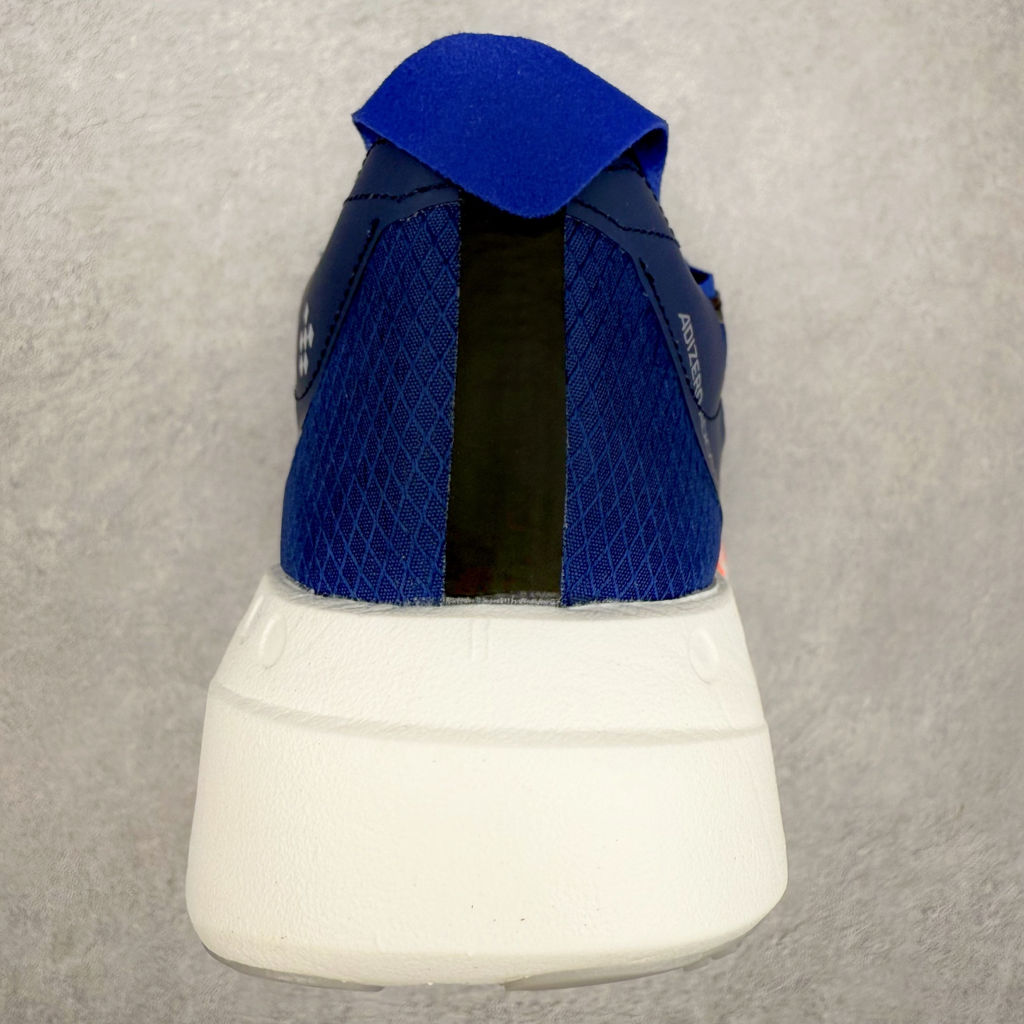 图片[8]-AD Adizero Adios Pro 4 马拉松竞速专业跑鞋 JR6370 CELERMESH针织网面非常轻薄 纤维间的缝隙很大 可以保证跑步时的透气、排汗效果 鞋舌直接与两侧的内衬和鞋底连接在一起 在跑步过程中不会被鞋舌的左右移动所困扰 在标准鞋带孔的基础上再拓宽一组鞋带孔 适合不同脚型的需求 突破性 EnergyRods 技术，有助于跑者实现更好的成绩 中底独特的LIGHTSTRIKE PRO泡棉材质 微弹感觉在跑步过程中给予了良好的支撑体验 对于顶级精英和高水平进阶跑者来说 ADIOS PRO是一双值得信赖的竞速比赛用鞋 尺码：36 36.5 37.5 38 38.5 39 40 40.5 41 42 42.5 43 44 44.5 45-选品中心