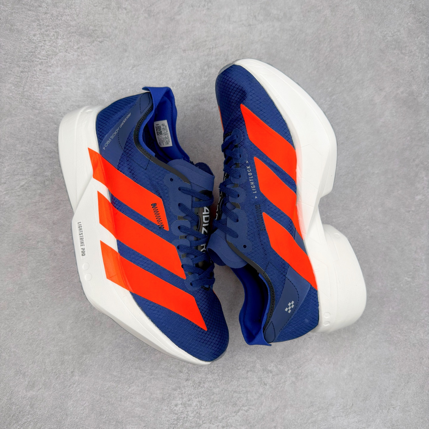 图片[3]-AD Adizero Adios Pro 4 马拉松竞速专业跑鞋 JR6370 CELERMESH针织网面非常轻薄 纤维间的缝隙很大 可以保证跑步时的透气、排汗效果 鞋舌直接与两侧的内衬和鞋底连接在一起 在跑步过程中不会被鞋舌的左右移动所困扰 在标准鞋带孔的基础上再拓宽一组鞋带孔 适合不同脚型的需求 突破性 EnergyRods 技术，有助于跑者实现更好的成绩 中底独特的LIGHTSTRIKE PRO泡棉材质 微弹感觉在跑步过程中给予了良好的支撑体验 对于顶级精英和高水平进阶跑者来说 ADIOS PRO是一双值得信赖的竞速比赛用鞋 尺码：36 36.5 37.5 38 38.5 39 40 40.5 41 42 42.5 43 44 44.5 45-选品中心