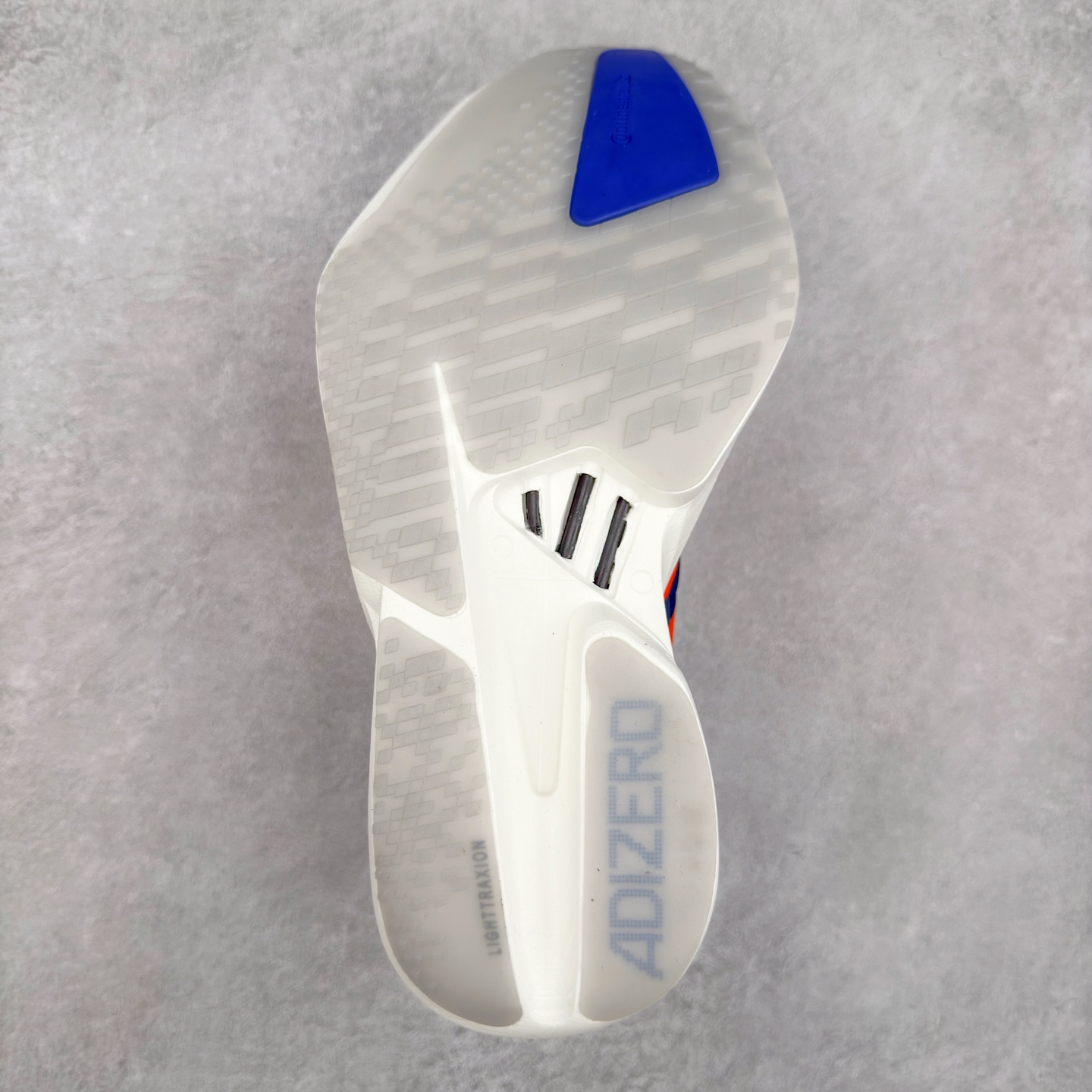 图片[9]-AD Adizero Adios Pro 4 马拉松竞速专业跑鞋 JR6370 CELERMESH针织网面非常轻薄 纤维间的缝隙很大 可以保证跑步时的透气、排汗效果 鞋舌直接与两侧的内衬和鞋底连接在一起 在跑步过程中不会被鞋舌的左右移动所困扰 在标准鞋带孔的基础上再拓宽一组鞋带孔 适合不同脚型的需求 突破性 EnergyRods 技术，有助于跑者实现更好的成绩 中底独特的LIGHTSTRIKE PRO泡棉材质 微弹感觉在跑步过程中给予了良好的支撑体验 对于顶级精英和高水平进阶跑者来说 ADIOS PRO是一双值得信赖的竞速比赛用鞋 尺码：36 36.5 37.5 38 38.5 39 40 40.5 41 42 42.5 43 44 44.5 45-选品中心