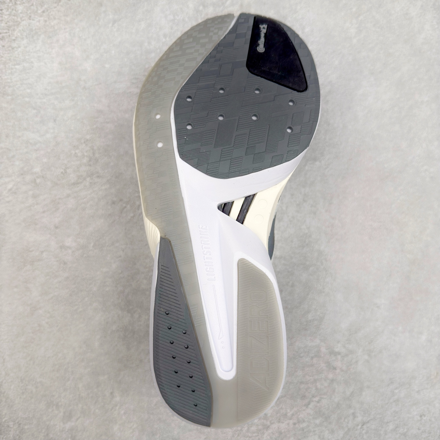 图片[9]-AD Adizero Boston 13 夏季透气网眼竞速跑鞋 JS4939 融合Lightstrike和Lightstrike Pro技术 采用乙烯/乙酸乙烯酯(EVA)材质 打造舒适中底 含ENERGYROD能量碳柱 旨在为步伐添活力 尺码：36 36.5 37 38 38.5 39 40 40.5 41 42 42.5 43 44 44.5 45-选品中心