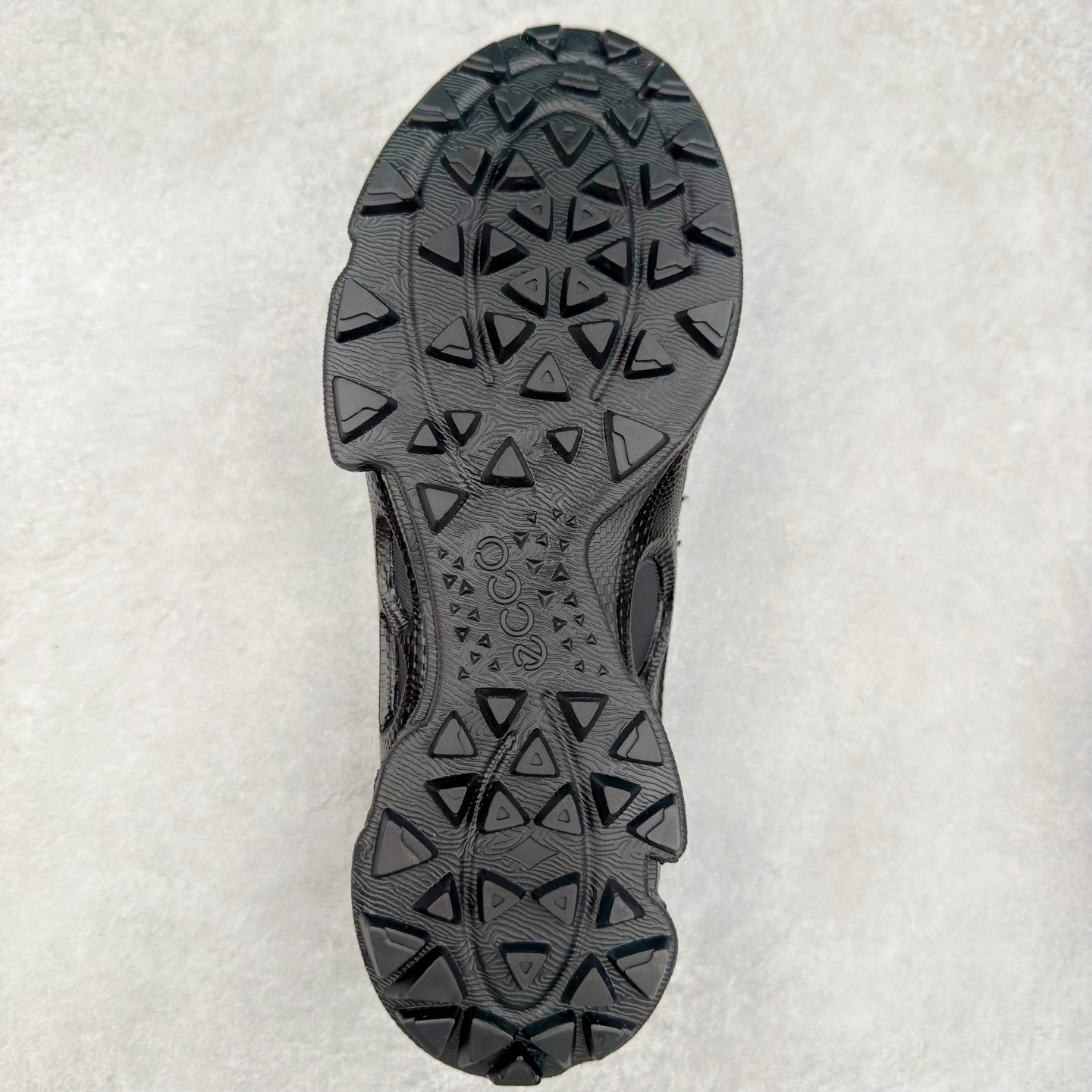 图片[9]-ECCO爱步男士15周年 运动休闲鞋 轻便缓震跑步鞋 健步BIOMC 市面最高版本 甄选优质皮面搭配纺织衬里，脚感柔软舒适，透气不闷脚 鞋舌及鞋垫上的周年LOGO设计 纪念属于BIOM的15载生机之旅 自然律动科技，符合人体工学鞋楦，贴近足部天然形态 直接注塑工艺连接鞋面与鞋底，一体成型，合脚稳固 橡胶外底适应多种形态，抓地耐磨，稳定支撑 都市探索 步履悠然 尺码：39 40 41 42 43 44 （正常码）-选品中心