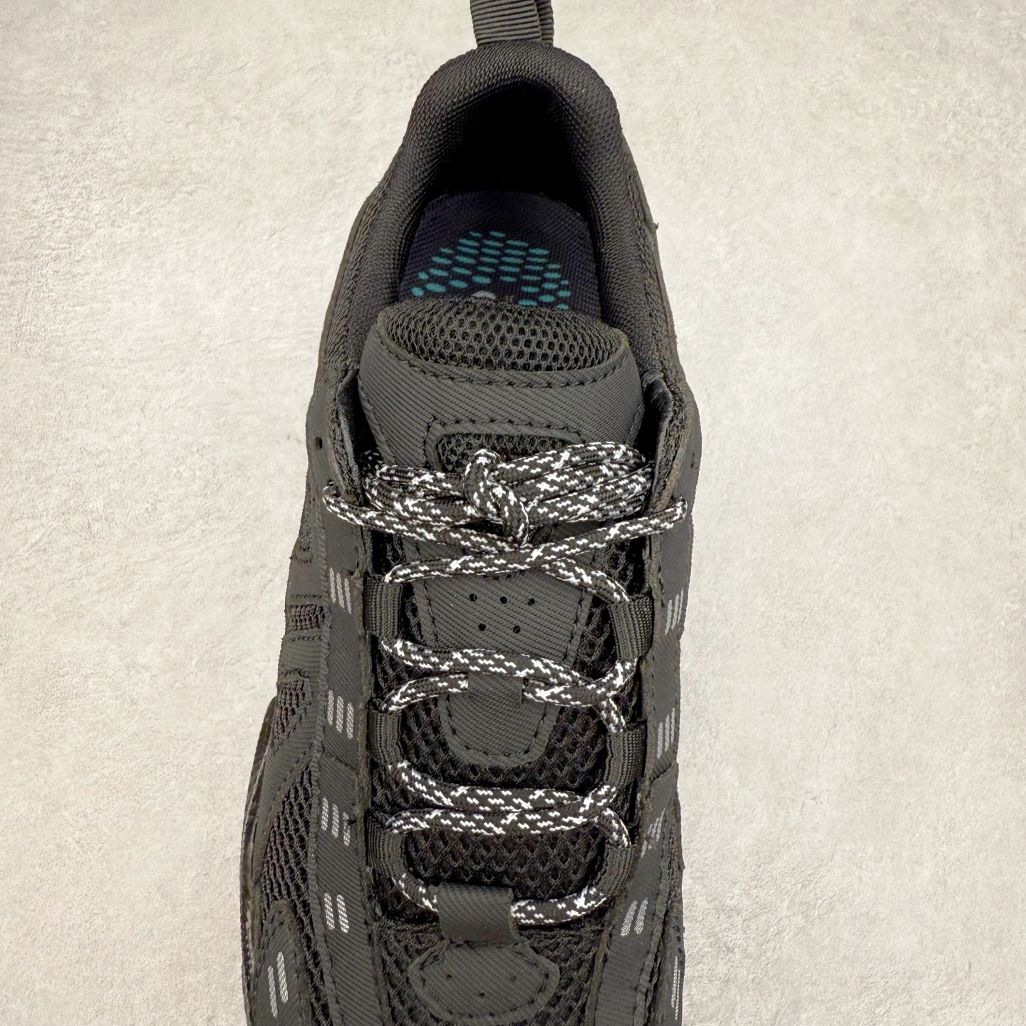 图片[5]-ECCO爱步男士15周年 运动休闲鞋 轻便缓震跑步鞋 健步BIOMC 市面最高版本 甄选优质皮面搭配纺织衬里，脚感柔软舒适，透气不闷脚 鞋舌及鞋垫上的周年LOGO设计 纪念属于BIOM的15载生机之旅 自然律动科技，符合人体工学鞋楦，贴近足部天然形态 直接注塑工艺连接鞋面与鞋底，一体成型，合脚稳固 橡胶外底适应多种形态，抓地耐磨，稳定支撑 都市探索 步履悠然 尺码：39 40 41 42 43 44 （正常码）-选品中心