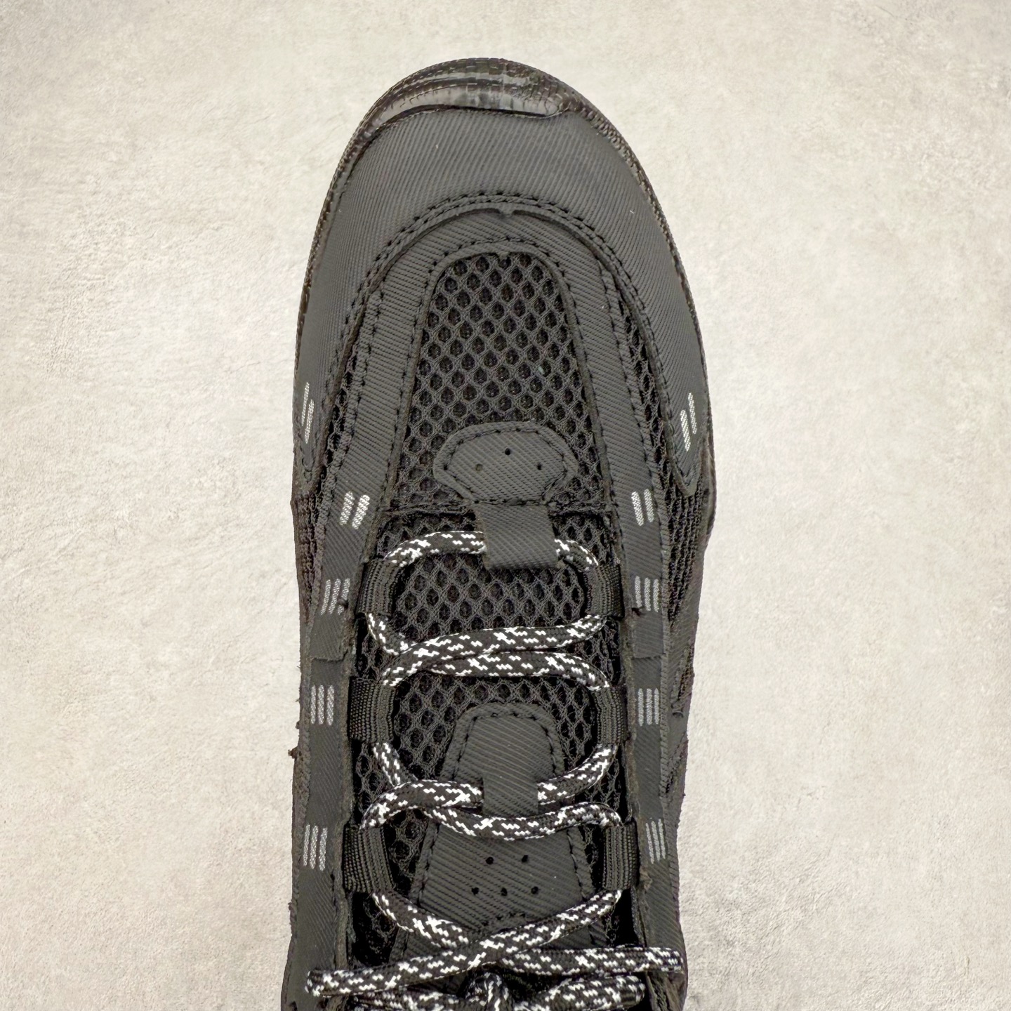 图片[4]-ECCO爱步男士15周年 运动休闲鞋 轻便缓震跑步鞋 健步BIOMC 市面最高版本 甄选优质皮面搭配纺织衬里，脚感柔软舒适，透气不闷脚 鞋舌及鞋垫上的周年LOGO设计 纪念属于BIOM的15载生机之旅 自然律动科技，符合人体工学鞋楦，贴近足部天然形态 直接注塑工艺连接鞋面与鞋底，一体成型，合脚稳固 橡胶外底适应多种形态，抓地耐磨，稳定支撑 都市探索 步履悠然 尺码：39 40 41 42 43 44 （正常码）-选品中心